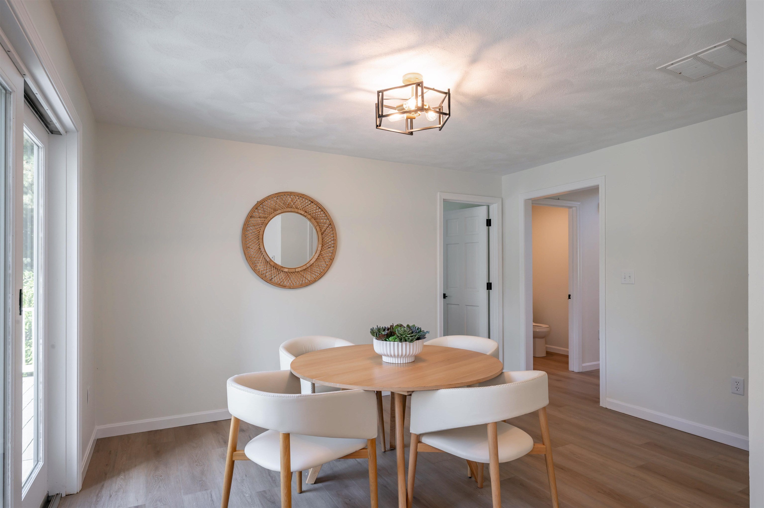 Salem, New Hampshire, 03079, United States, 4 Bedrooms Bedrooms, ,4 BathroomsBathrooms,Residential,Active,1953671