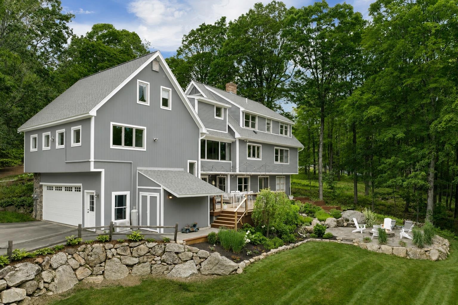 Meredith, New Hampshire, 03253, United States, 4 Bedrooms Bedrooms, ,5 BathroomsBathrooms,Residential,Pending,2045598