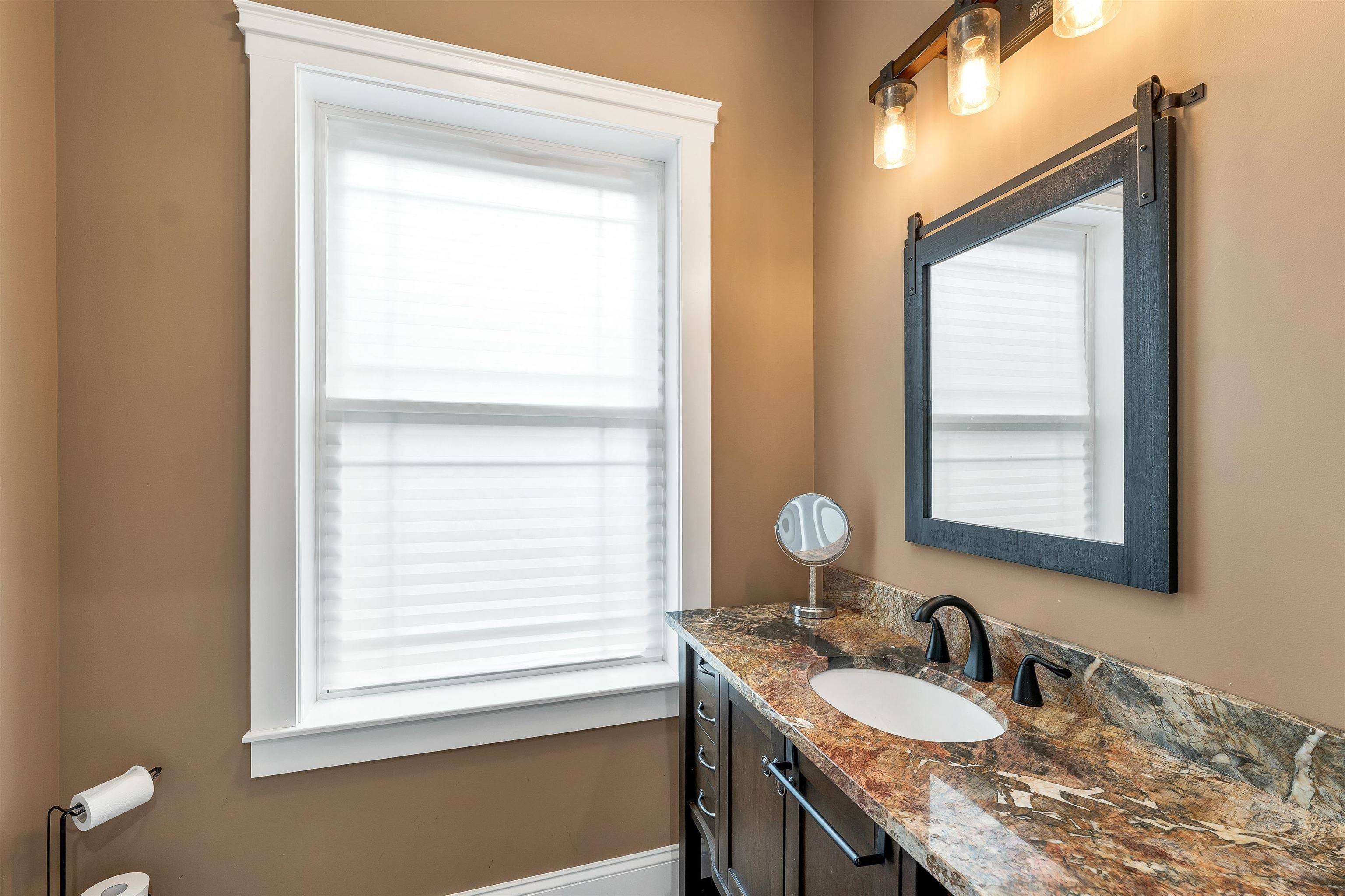 Laconia, New Hampshire, 03246, United States, 4 Bedrooms Bedrooms, ,4 BathroomsBathrooms,Residential,Active,1985603