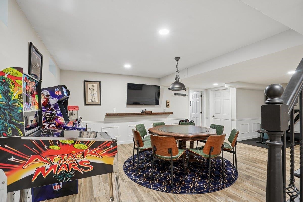 Bedford, New Hampshire, 03110, United States, 5 Bedrooms Bedrooms, ,6 BathroomsBathrooms,Residential,Pending,2051967