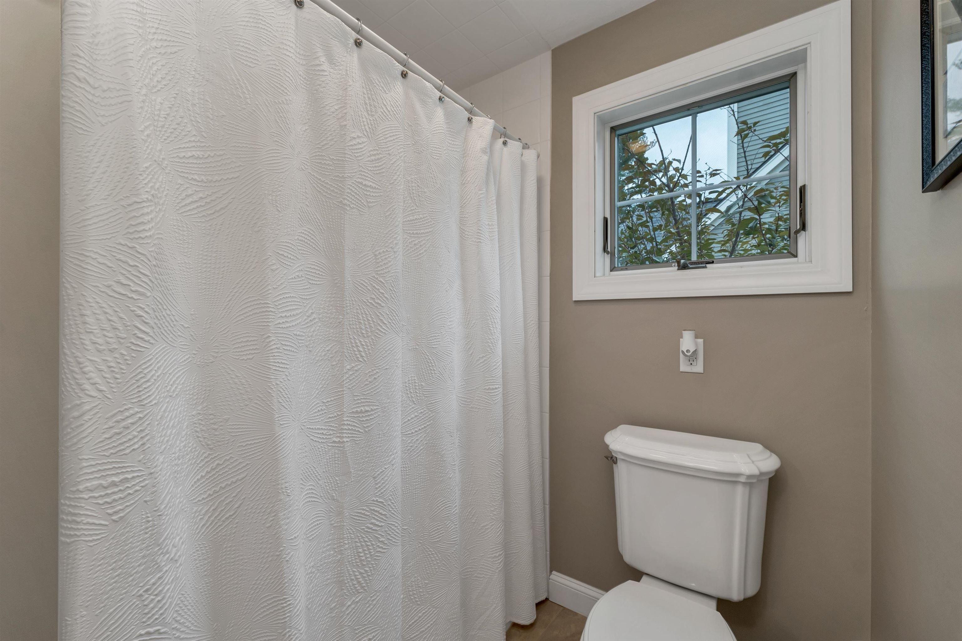 Laconia, New Hampshire, 03246, United States, 5 Bedrooms Bedrooms, ,4 BathroomsBathrooms,Residential,Active,1964500