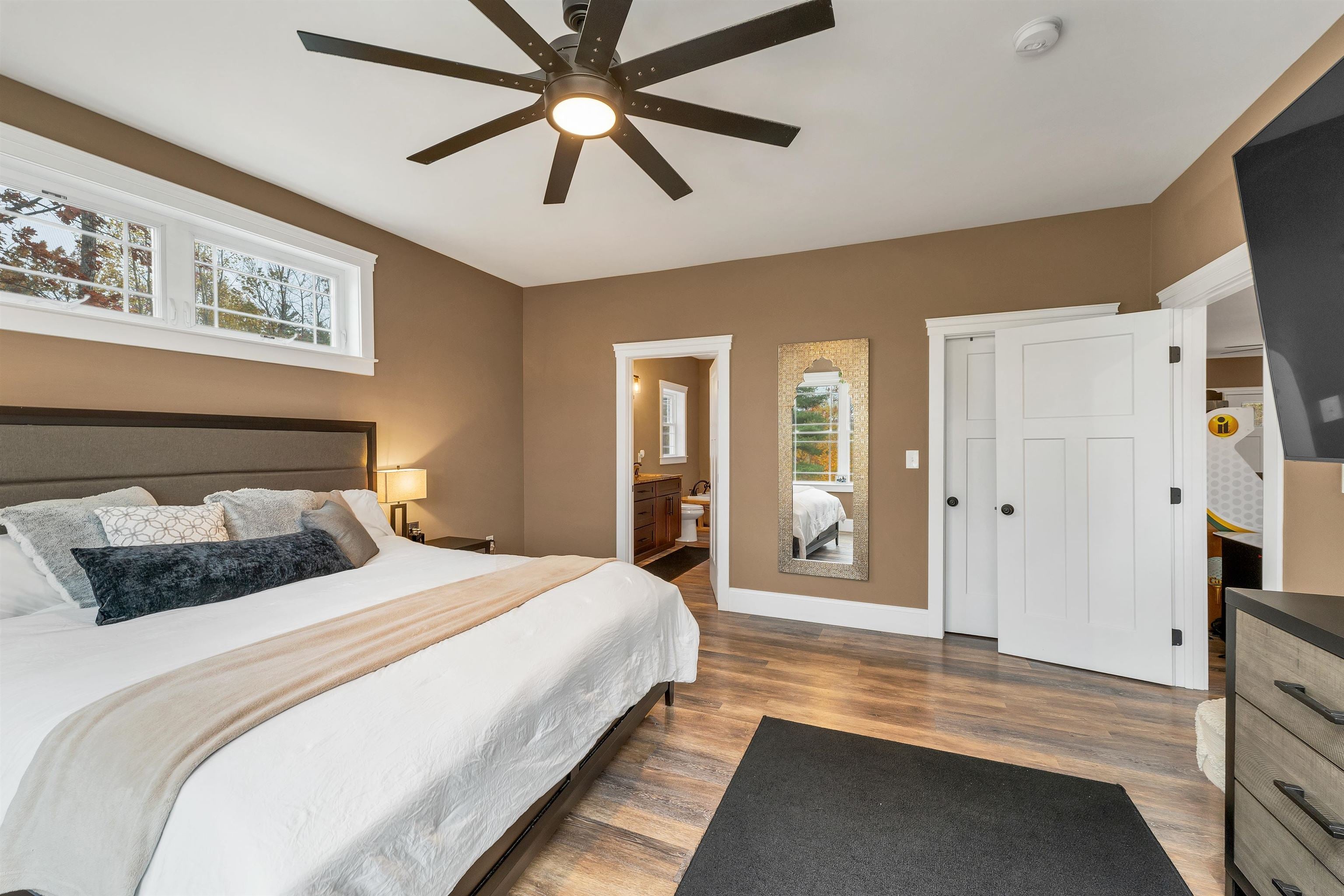 Laconia, New Hampshire, 03246, United States, 4 Bedrooms Bedrooms, ,4 BathroomsBathrooms,Residential,Active,1985603