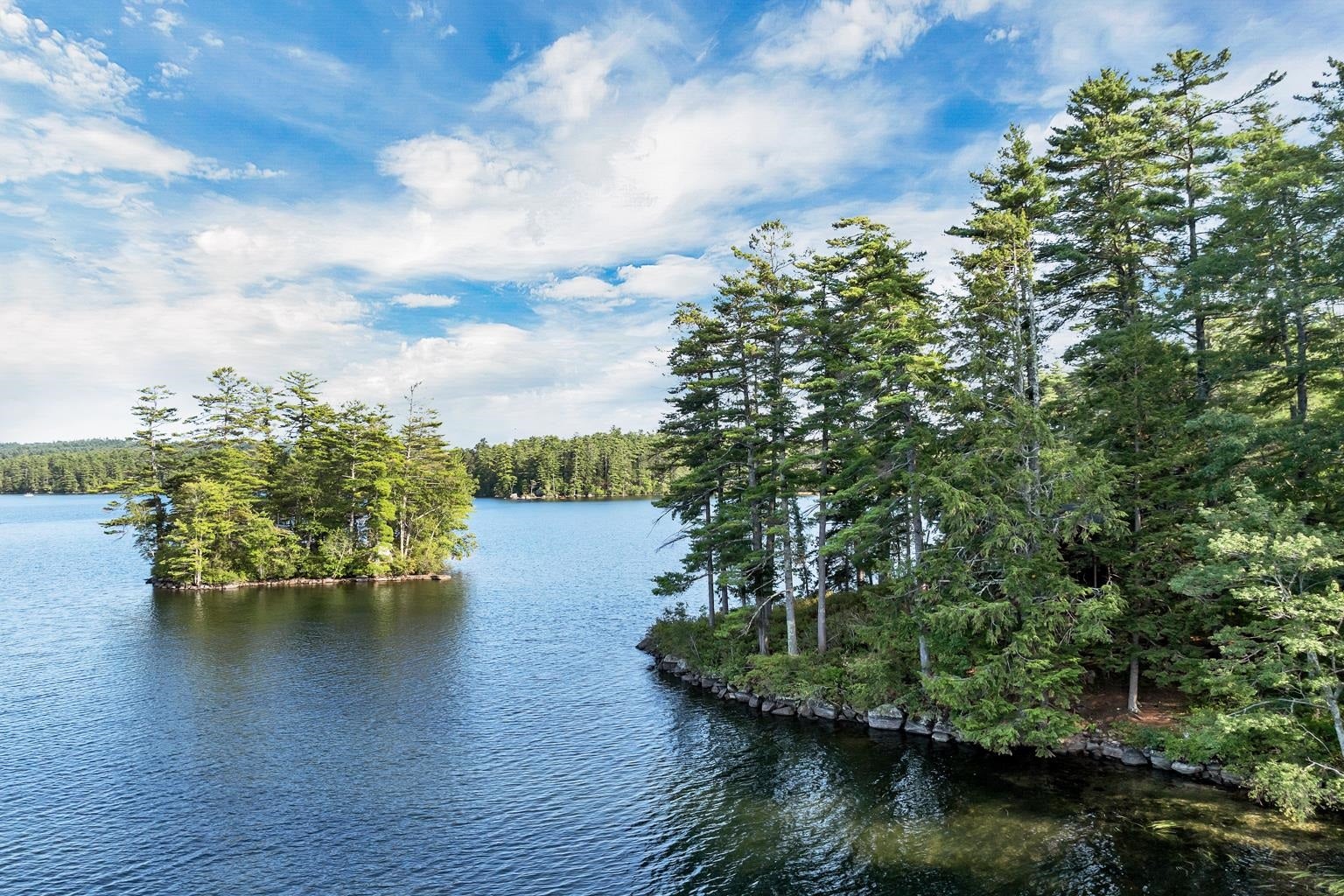Holderness, New Hampshire, 03245, United States, 4 Bedrooms Bedrooms, ,4 BathroomsBathrooms,Residential,Active,1945064