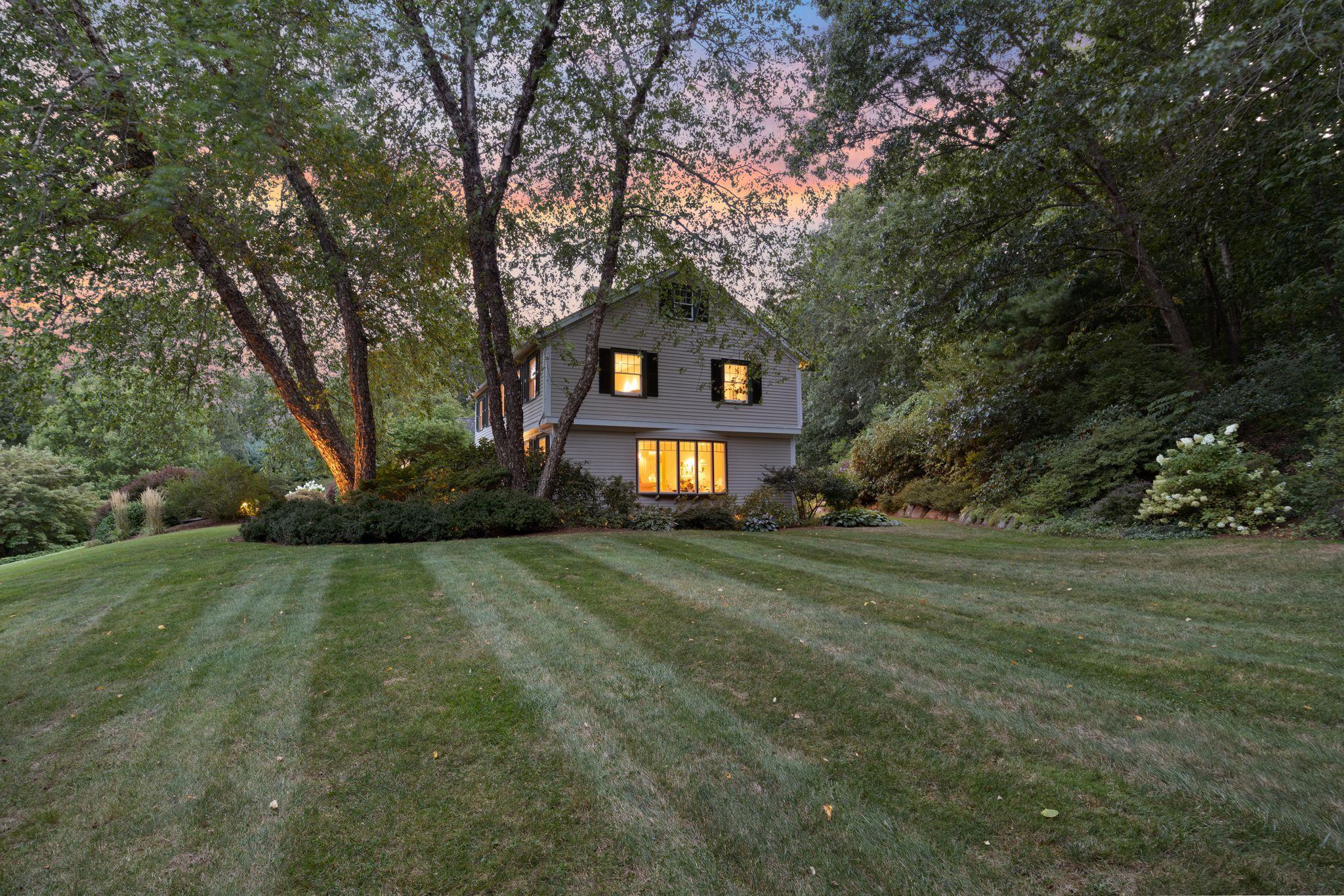 Hampton Falls, New Hampshire, 03844, United States, 4 Bedrooms Bedrooms, ,4 BathroomsBathrooms,Residential,Pending,2006809