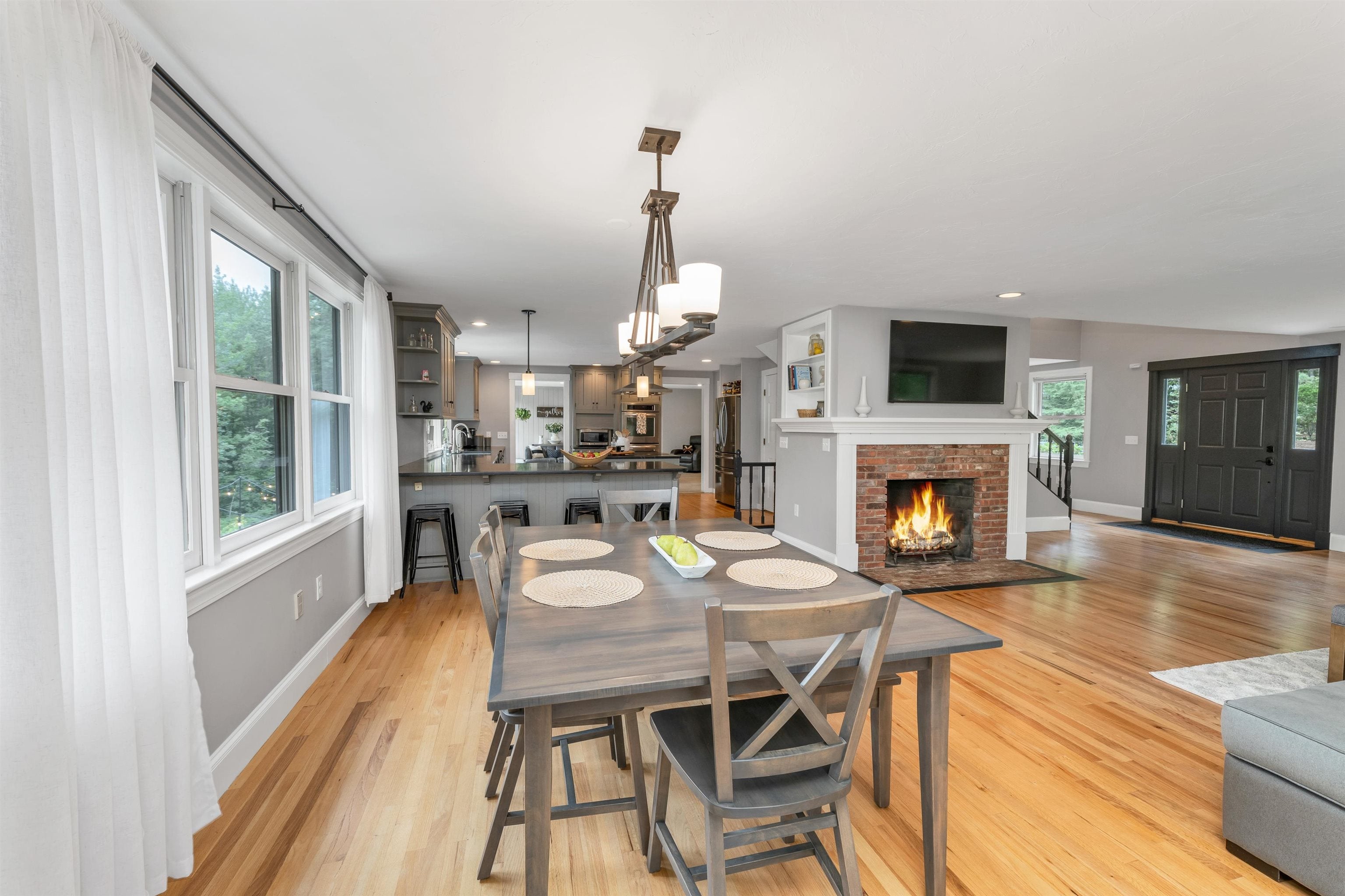 Meredith, New Hampshire, 03253, United States, 4 Bedrooms Bedrooms, ,5 BathroomsBathrooms,Residential,Pending,2045598
