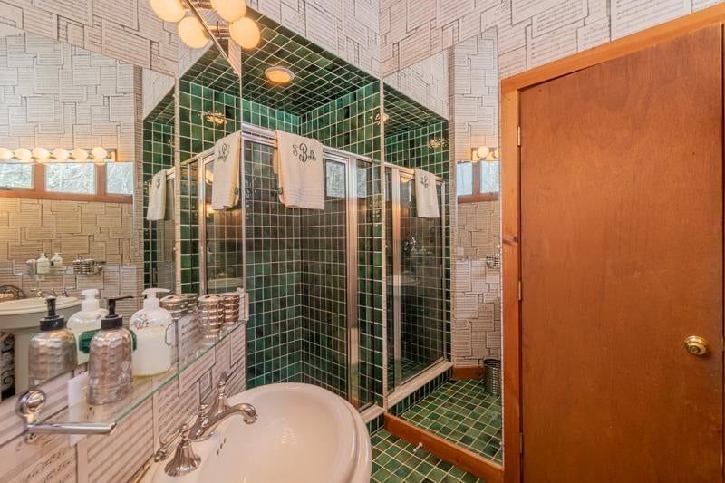 Peru, Vermont, 05152, United States, 5 Bedrooms Bedrooms, ,5 BathroomsBathrooms,Residential,Active,2014570