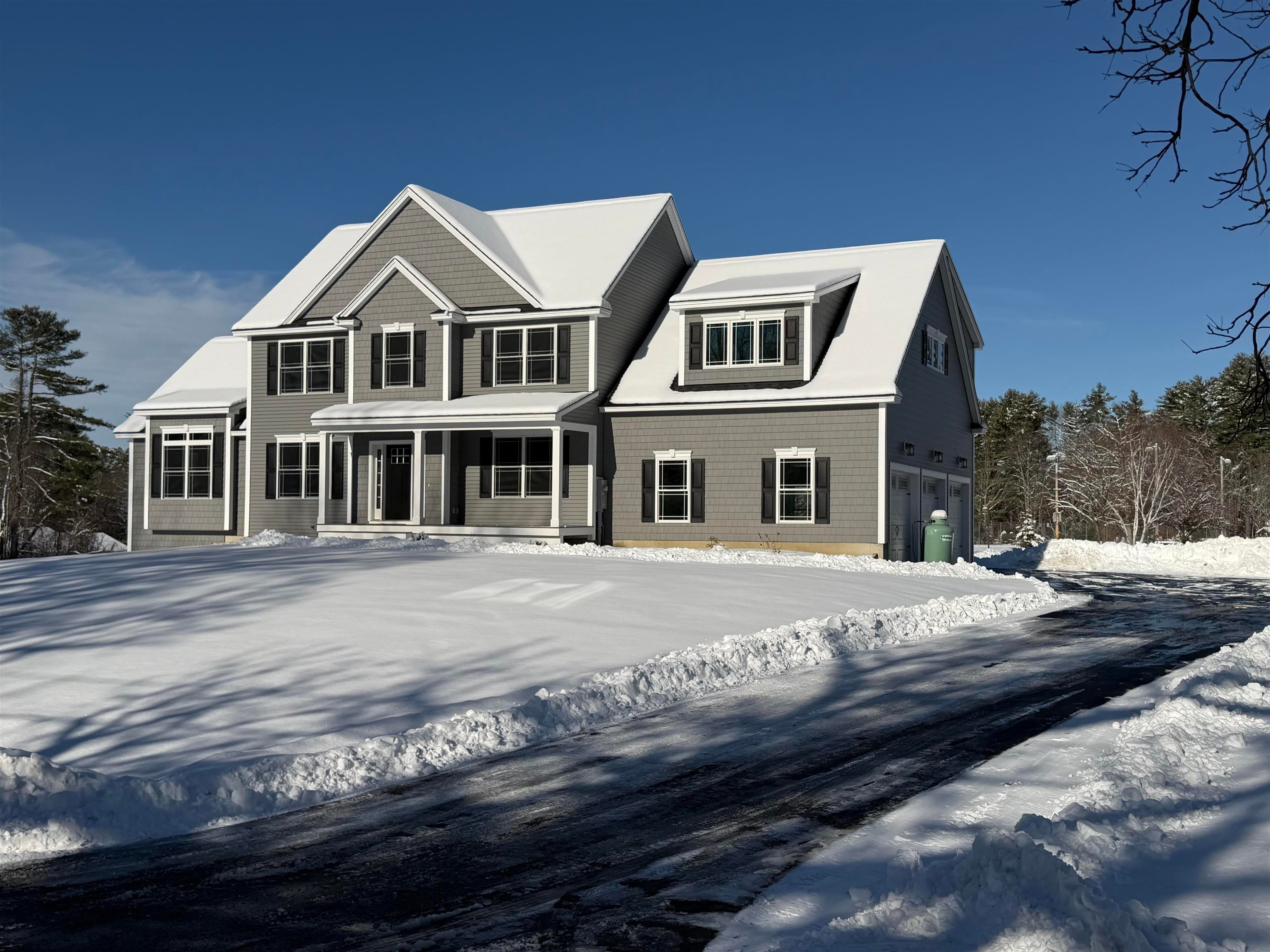 Auburn, New Hampshire, 03032, United States, 4 Bedrooms Bedrooms, ,4 BathroomsBathrooms,Residential,Active,2001063