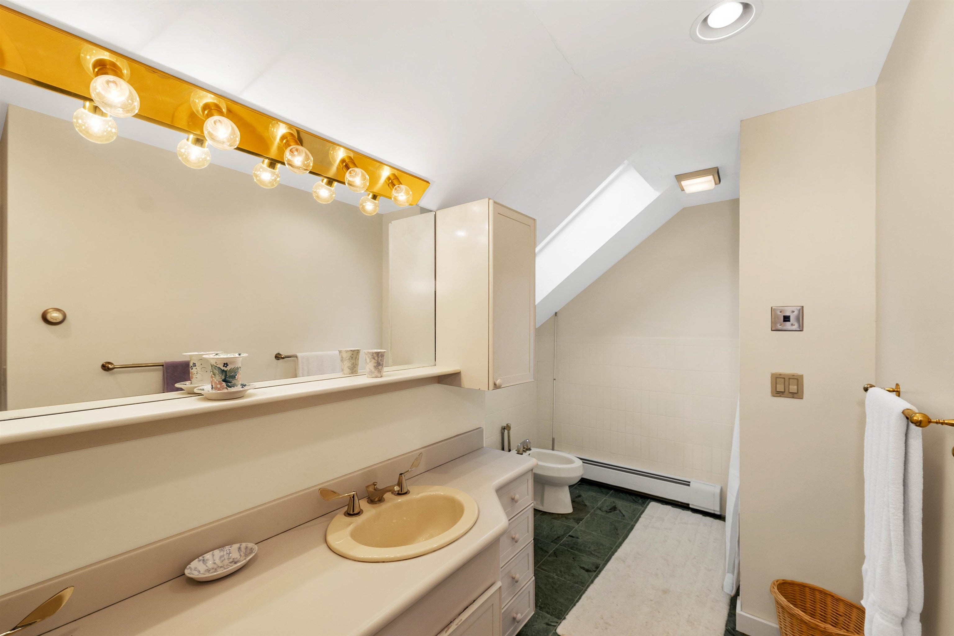 Hebron, New Hampshire, 03241, United States, 4 Bedrooms Bedrooms, ,4 BathroomsBathrooms,Residential,Pending,2009160