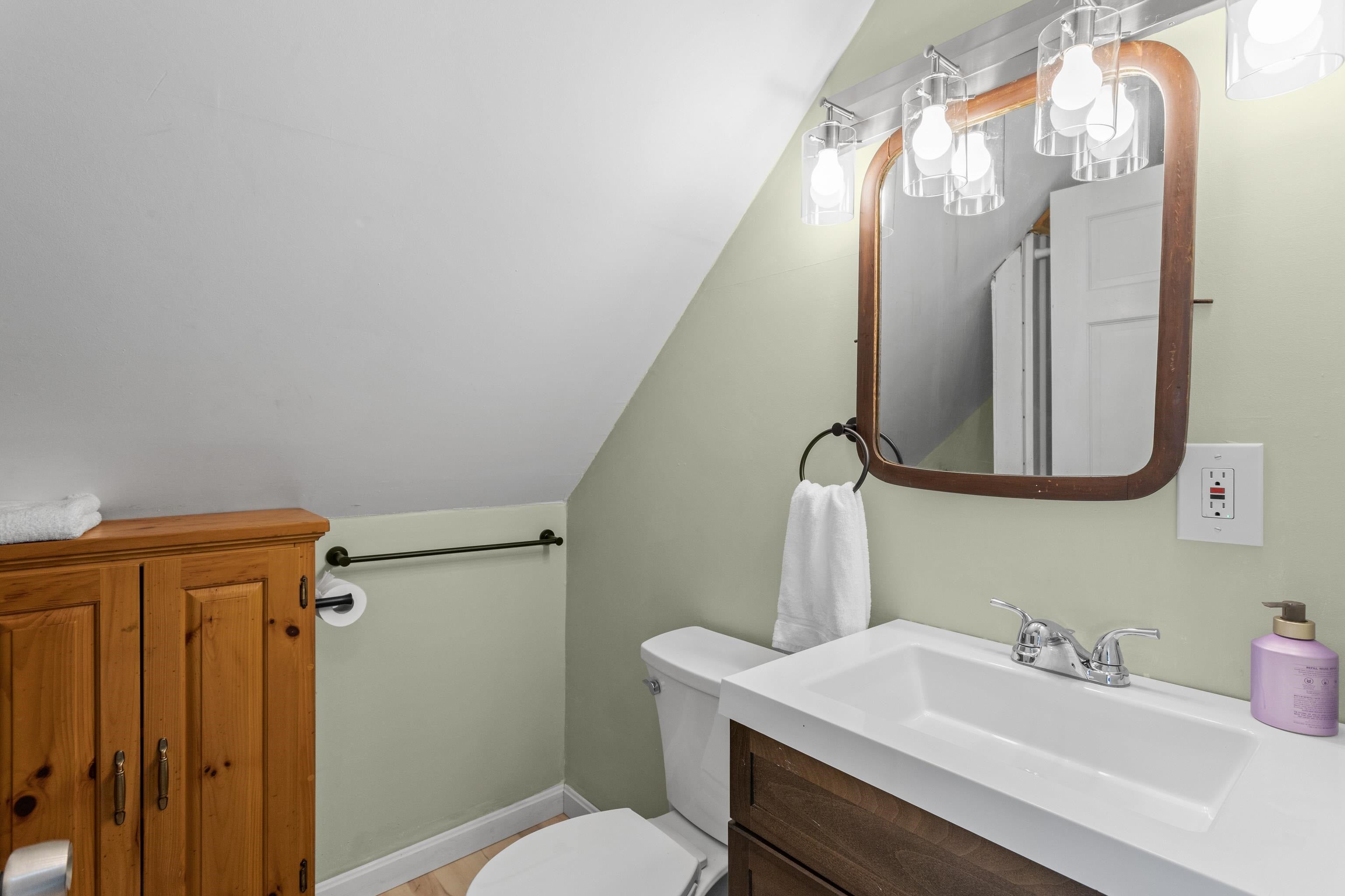 Moultonborough, New Hampshire, 03254, United States, 6 Bedrooms Bedrooms, ,3 BathroomsBathrooms,Residential,Active,1798037