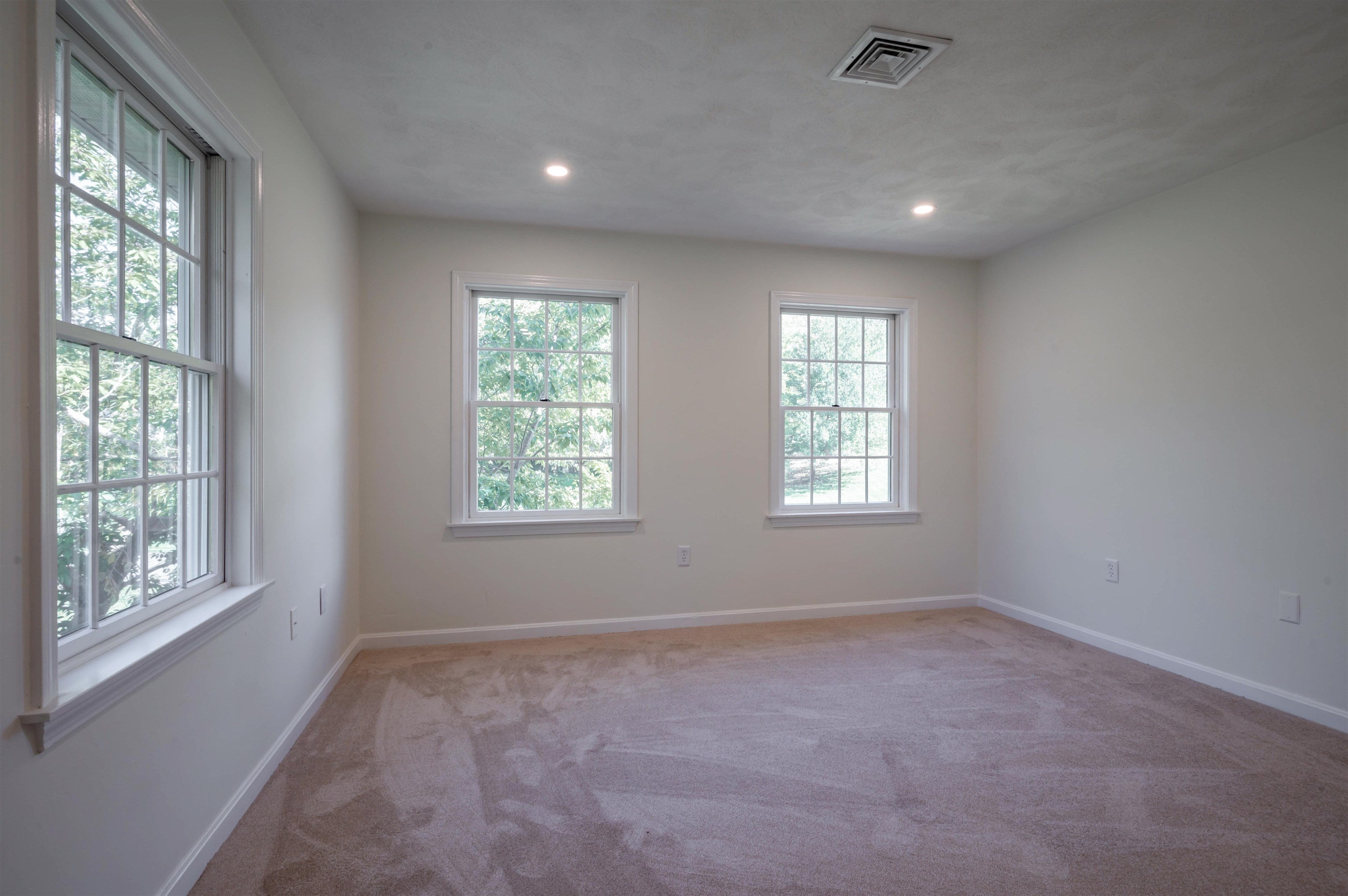 Salem, New Hampshire, 03079, United States, 4 Bedrooms Bedrooms, ,4 BathroomsBathrooms,Residential,Active,1953671