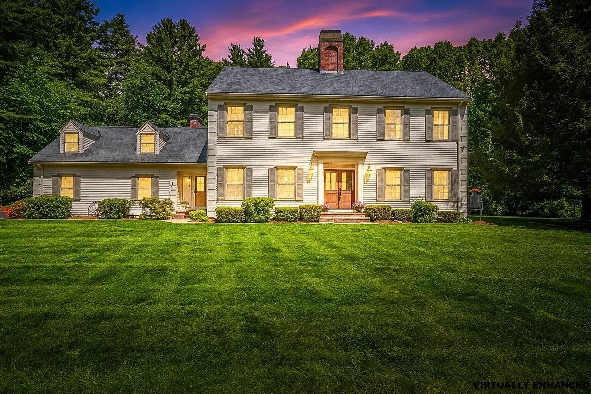 Bedford, New Hampshire, 03110, United States, 5 Bedrooms Bedrooms, ,6 BathroomsBathrooms,Residential,Pending,2051967