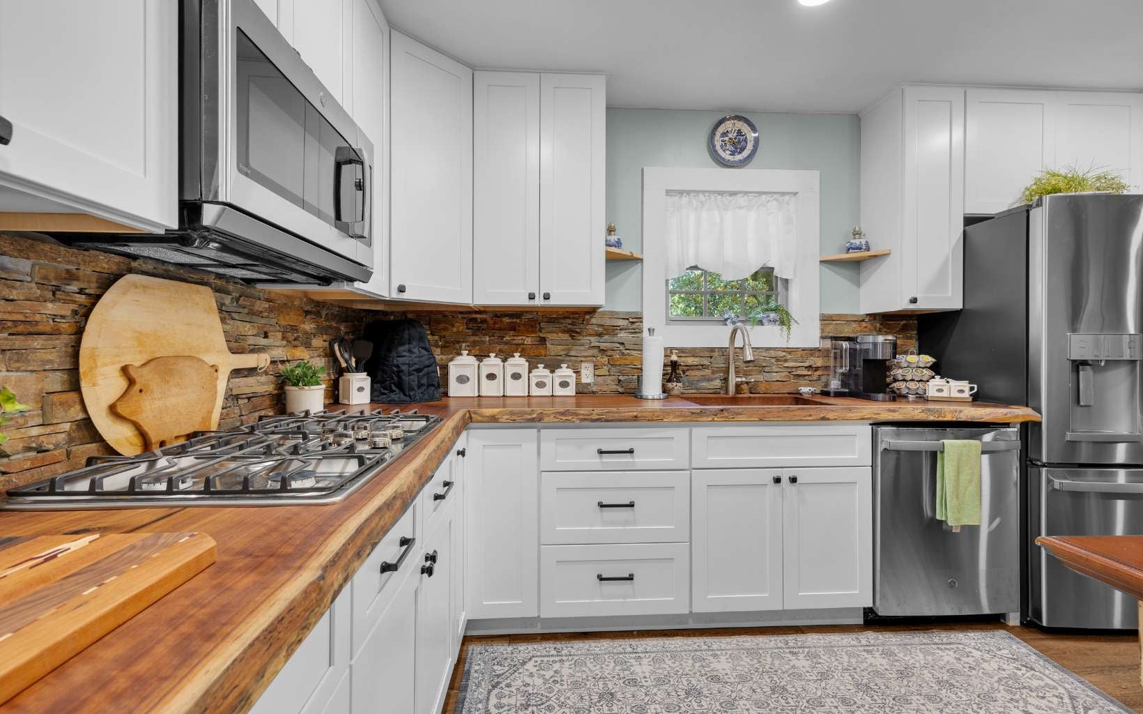 High Springs, Florida, 32643, United States, 5 Bedrooms Bedrooms, ,4 BathroomsBathrooms,Residential,Active,1926900