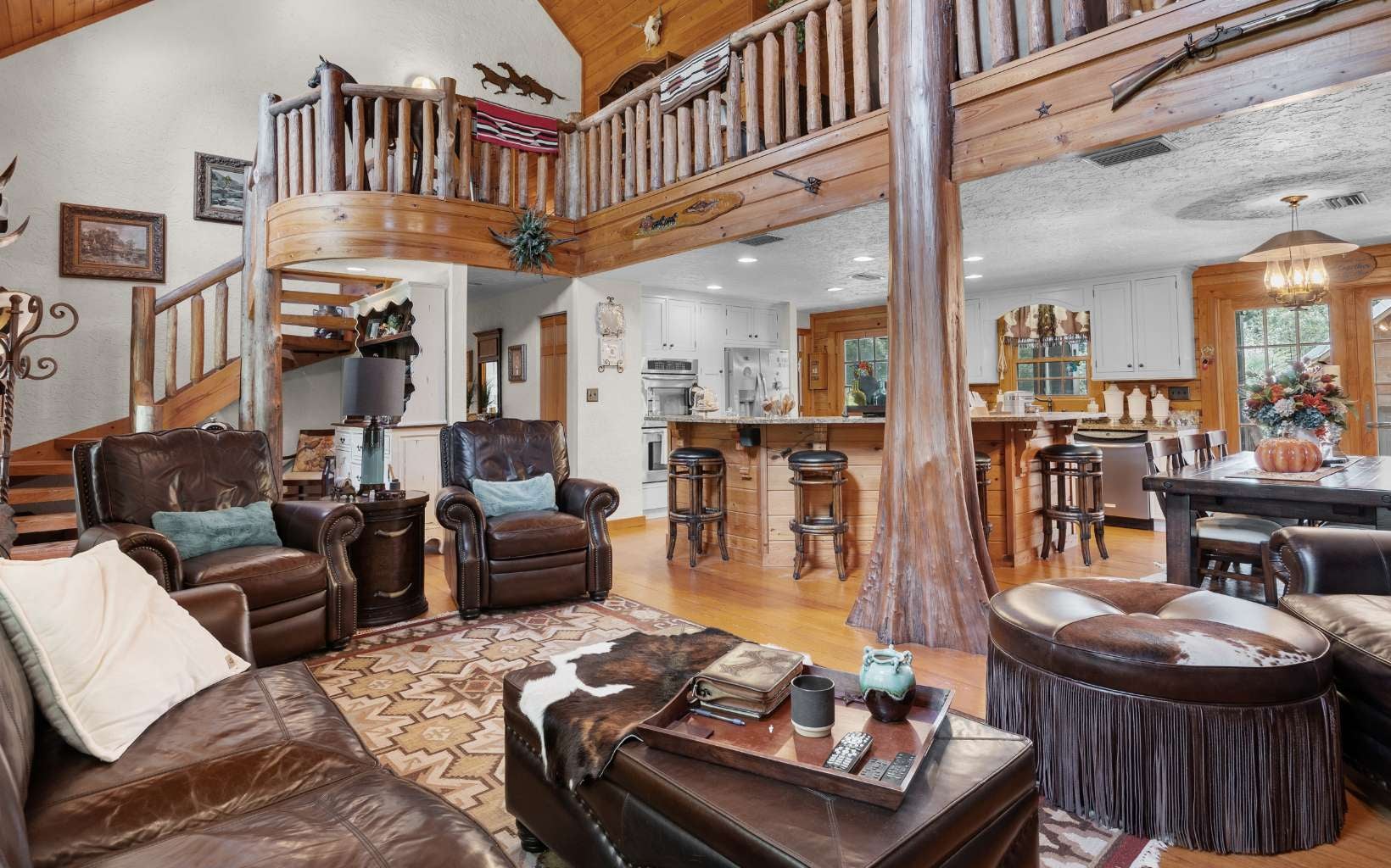 High Springs, Florida, 32643, United States, 5 Bedrooms Bedrooms, ,4 BathroomsBathrooms,Residential,Active,1926900