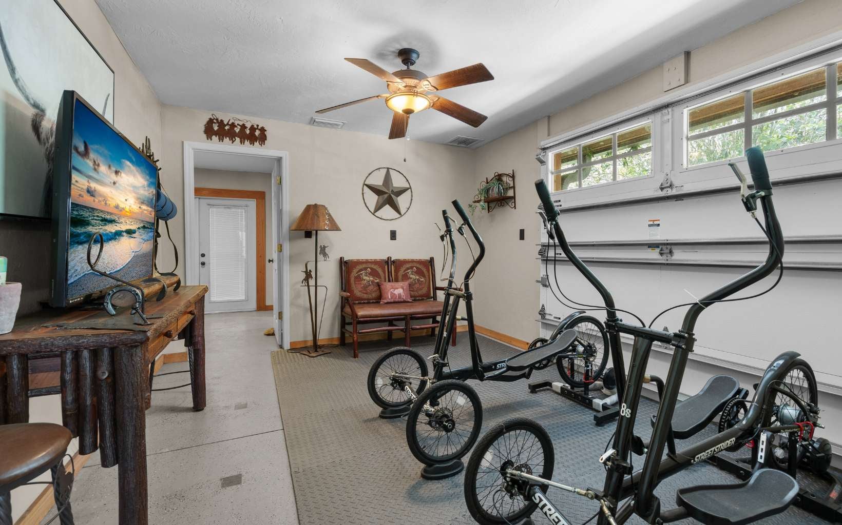 High Springs, Florida, 32643, United States, 5 Bedrooms Bedrooms, ,4 BathroomsBathrooms,Residential,Active,1926900