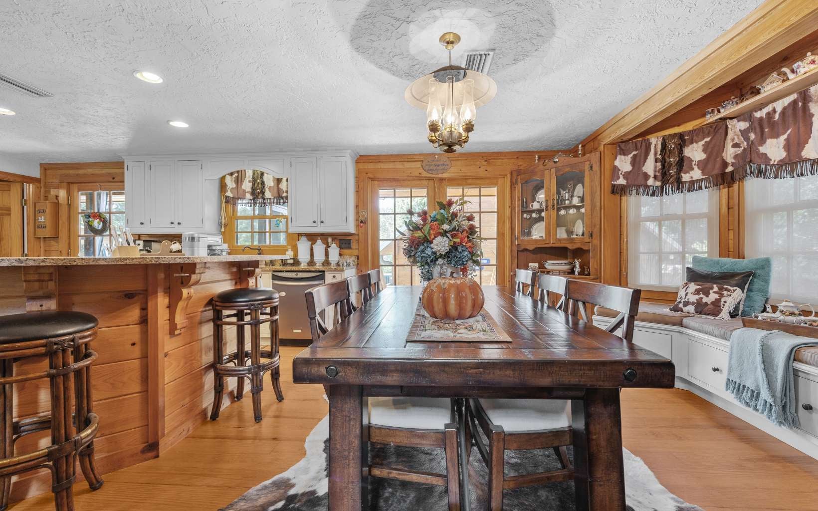 High Springs, Florida, 32643, United States, 5 Bedrooms Bedrooms, ,4 BathroomsBathrooms,Residential,Active,1926900