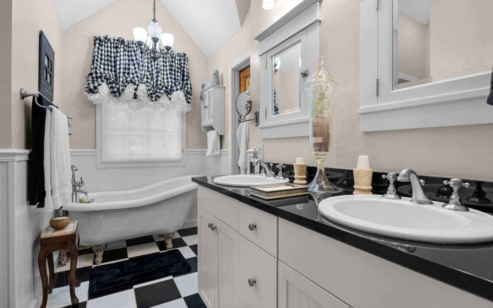 High Springs, Florida, 32643, United States, 5 Bedrooms Bedrooms, ,4 BathroomsBathrooms,Residential,Active,1926900