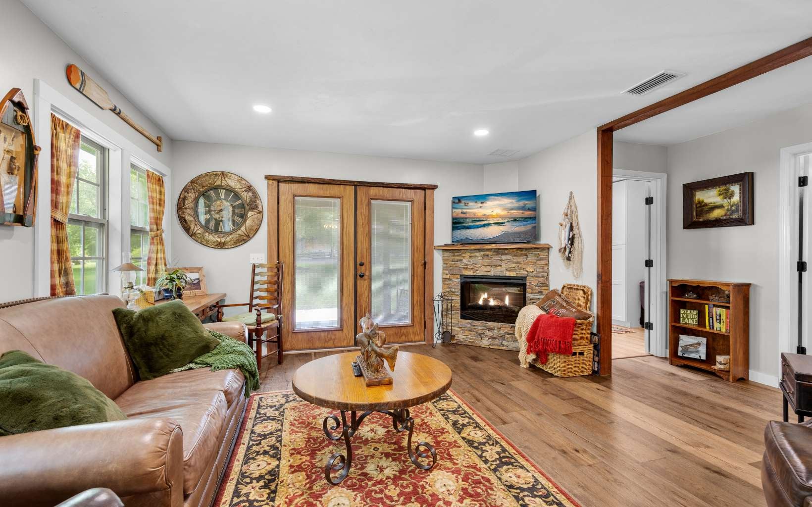 High Springs, Florida, 32643, United States, 5 Bedrooms Bedrooms, ,4 BathroomsBathrooms,Residential,Active,1926900