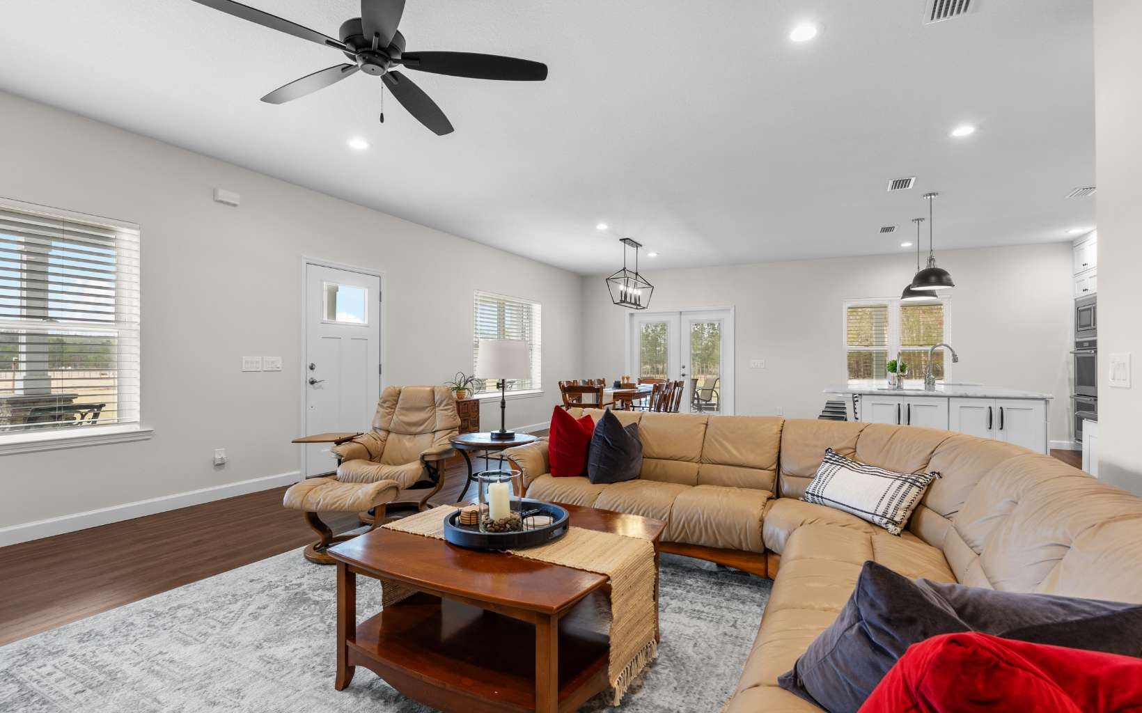 Wellborn, Florida, 32094, United States, 5 Bedrooms Bedrooms, ,3 BathroomsBathrooms,Residential,Active,1905112