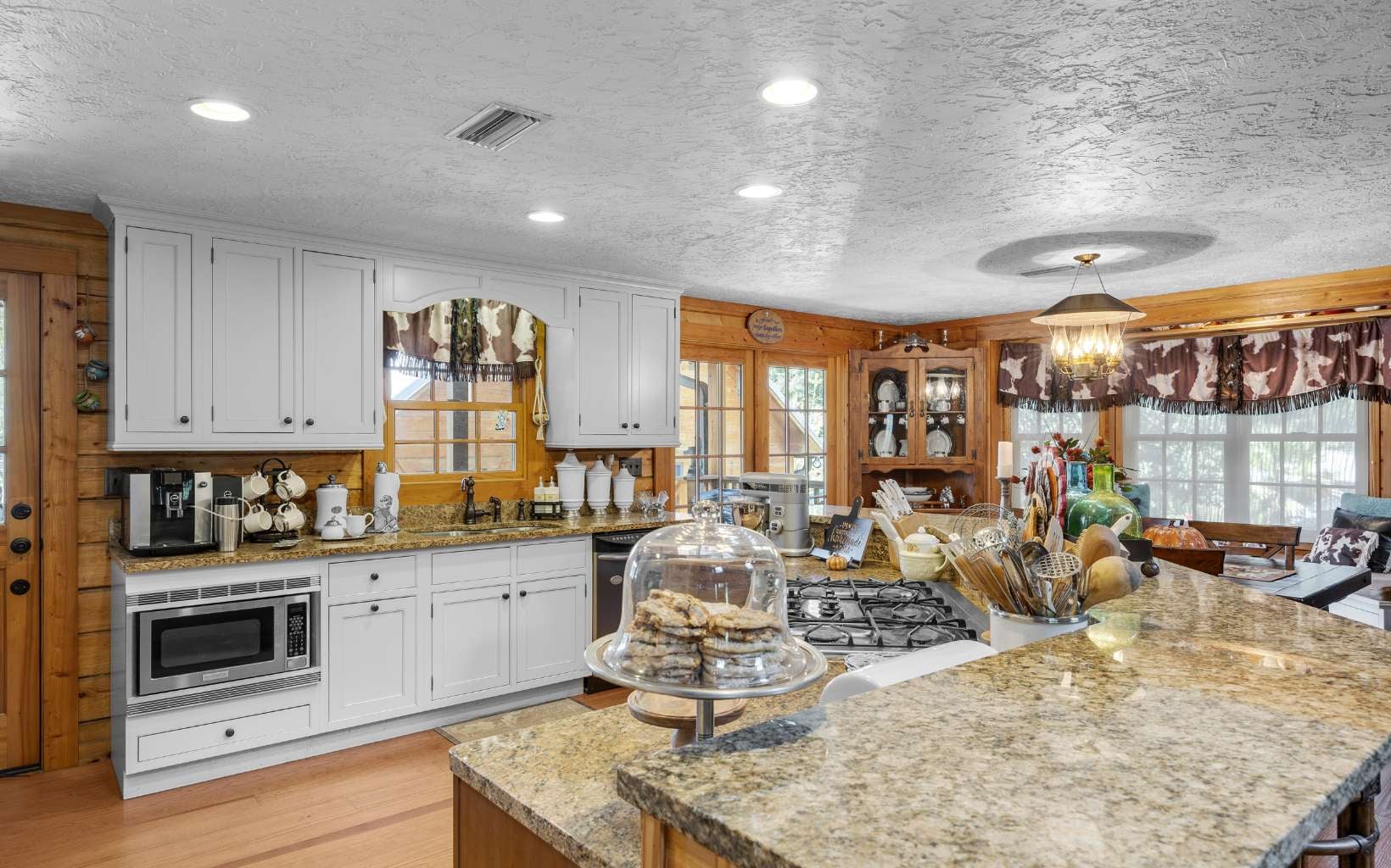 High Springs, Florida, 32643, United States, 5 Bedrooms Bedrooms, ,4 BathroomsBathrooms,Residential,Active,1926900