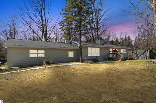 8376 S 27 RD, CADILLAC, MI 49601 - Image 1