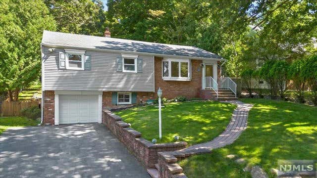 10 IROQUOIS AVE, OAKLAND, NJ 07436, photo 1 of 25