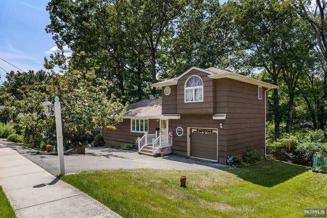 125 RAFKIND RD, BLOOMINGDALE, NJ 07403, photo 1 of 21