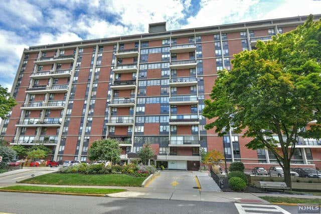 4 HORIZON RD APT 601, FORT LEE, NJ 07024, photo 1 of 34