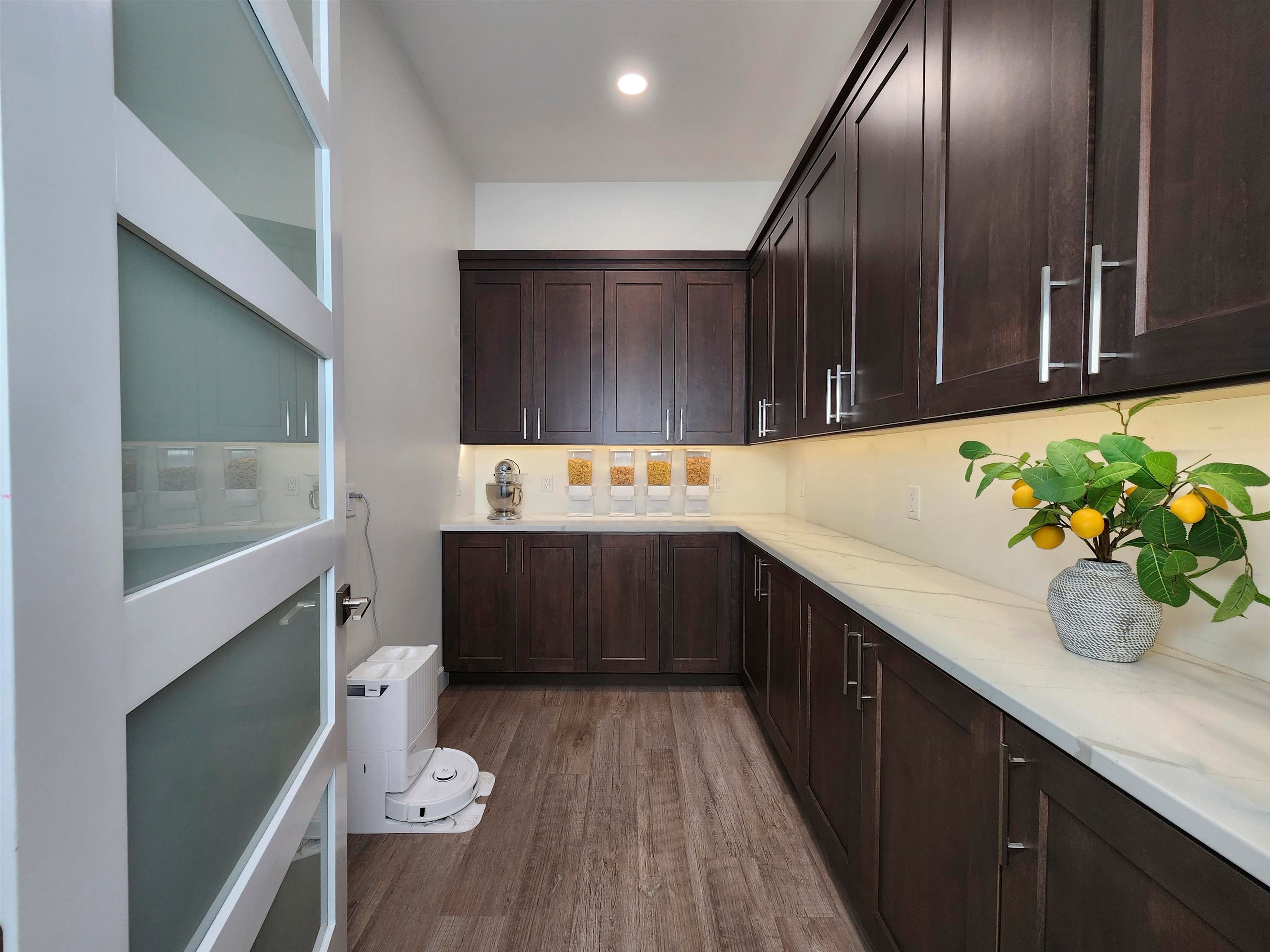 Norfolk, Nebraska, 68701, United States, 6 Bedrooms Bedrooms, ,6 BathroomsBathrooms,Residential,Active,2014968