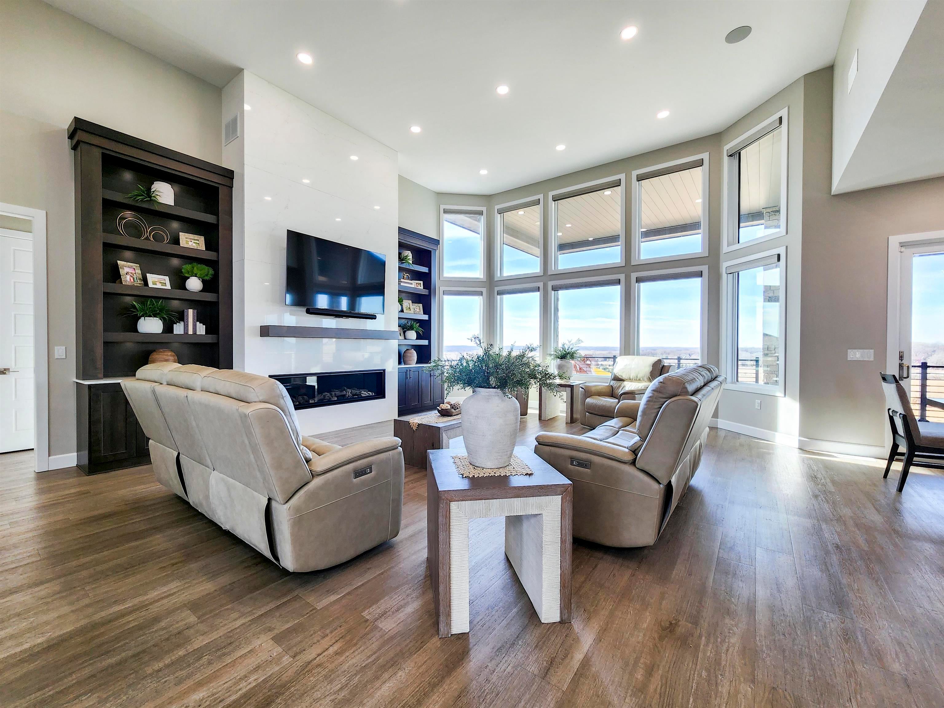 Norfolk, Nebraska, 68701, United States, 6 Bedrooms Bedrooms, ,6 BathroomsBathrooms,Residential,Active,2014968