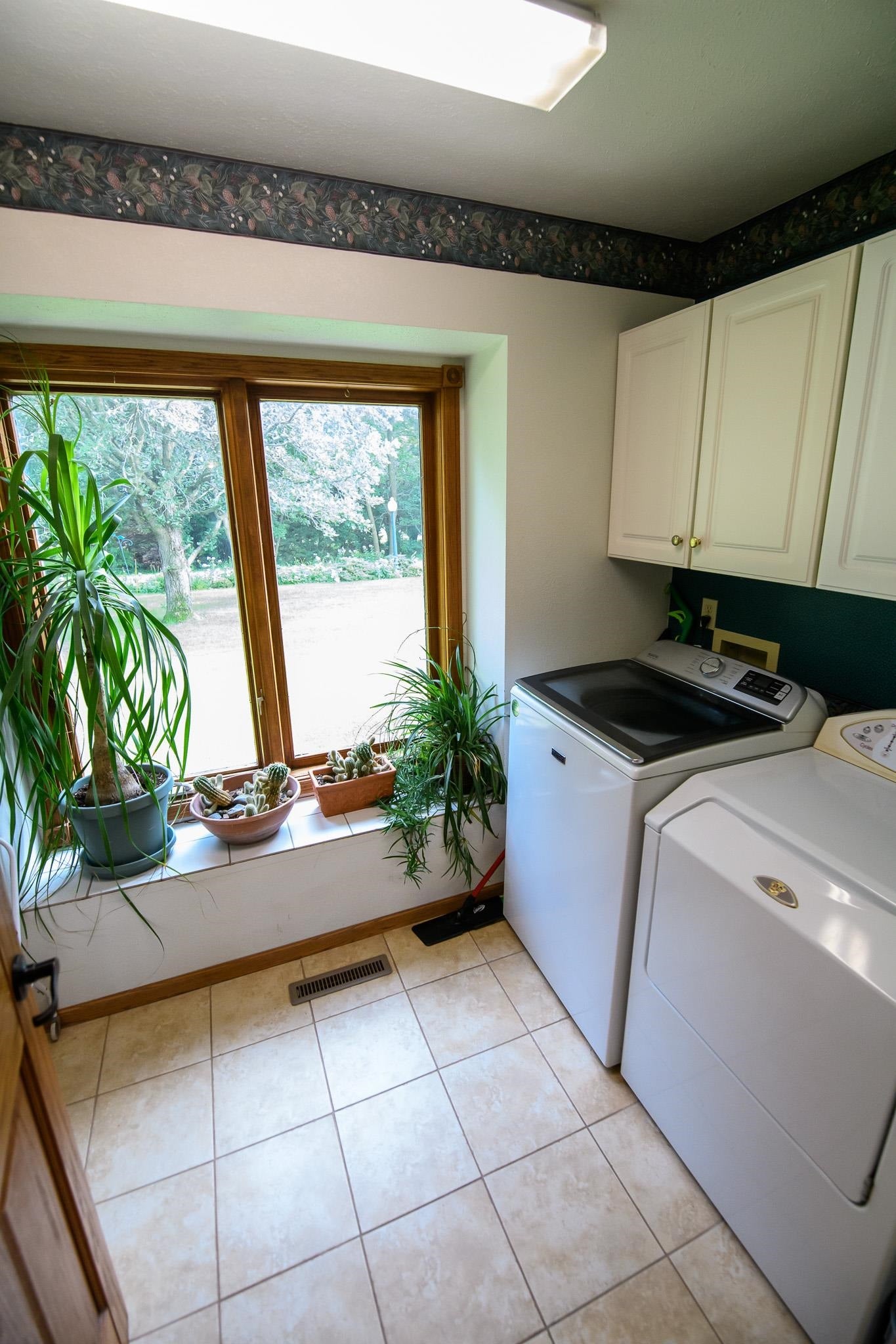 Meadow Grove, Nebraska, 68752, United States, 3 Bedrooms Bedrooms, ,4 BathroomsBathrooms,Residential,Active,1990640