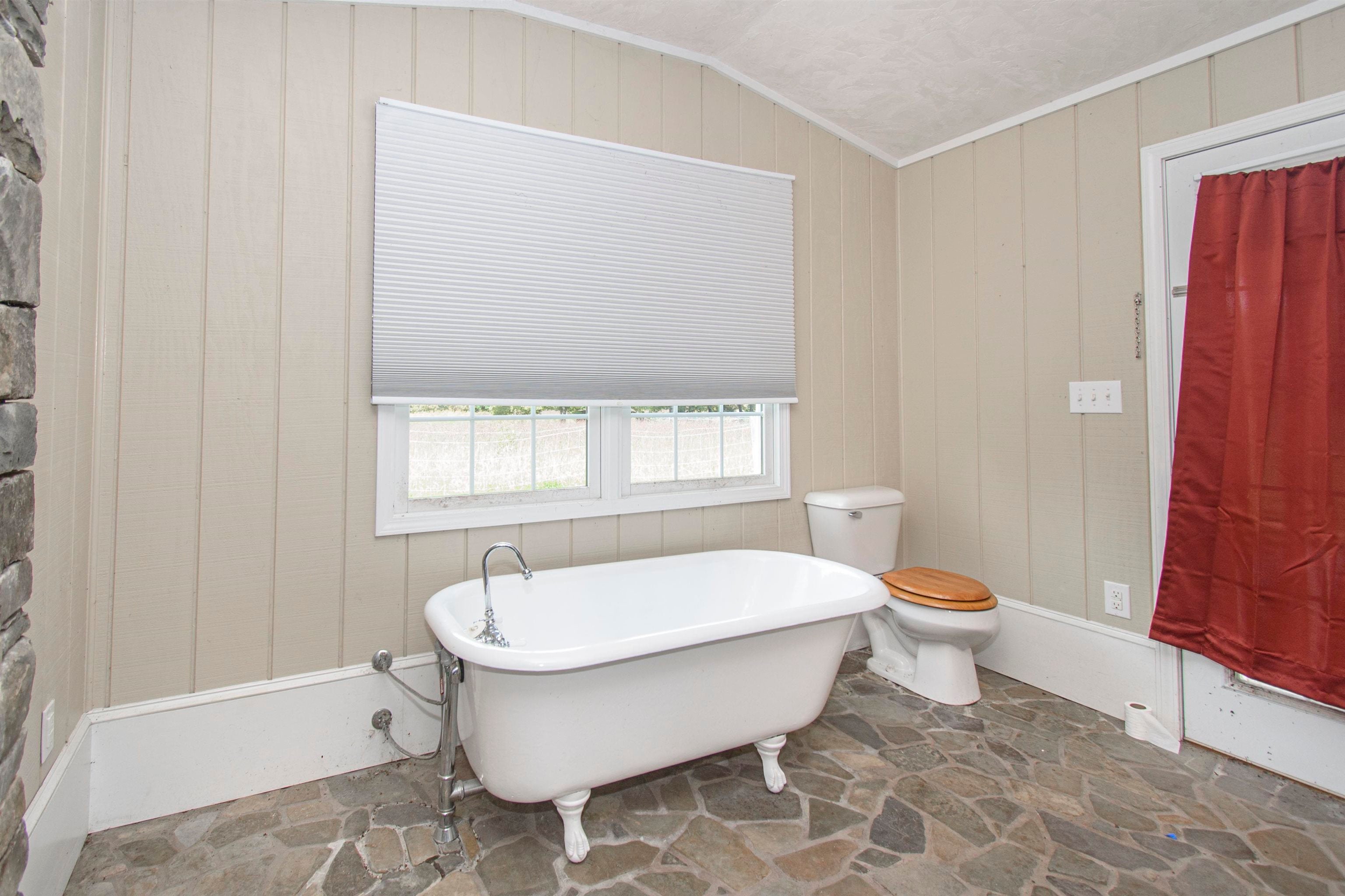 Catawba, Virginia, 24070, United States, 7 Bedrooms Bedrooms, ,6 BathroomsBathrooms,Residential,Active,1945210