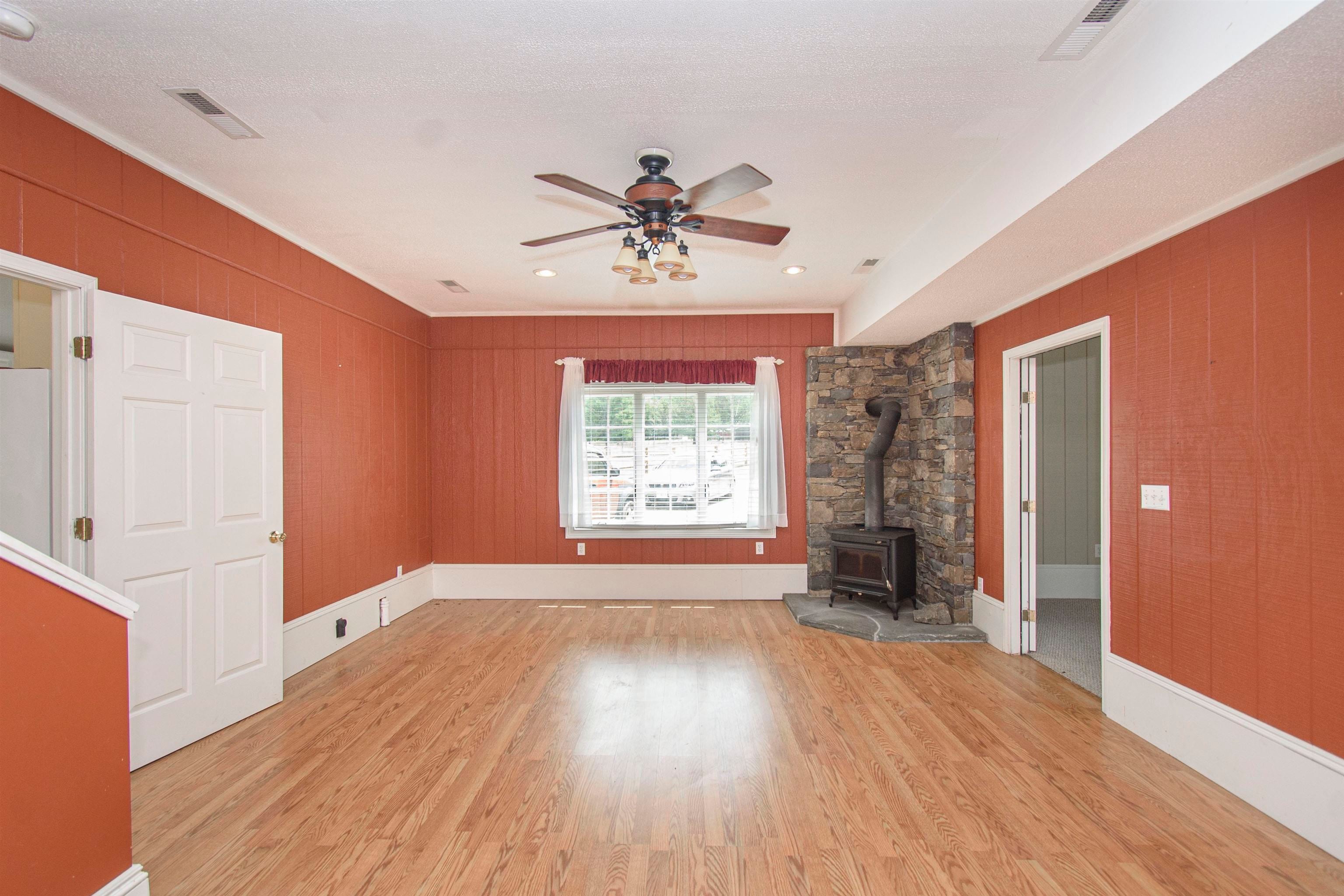 Catawba, Virginia, 24070, United States, 7 Bedrooms Bedrooms, ,6 BathroomsBathrooms,Residential,Active,1945210