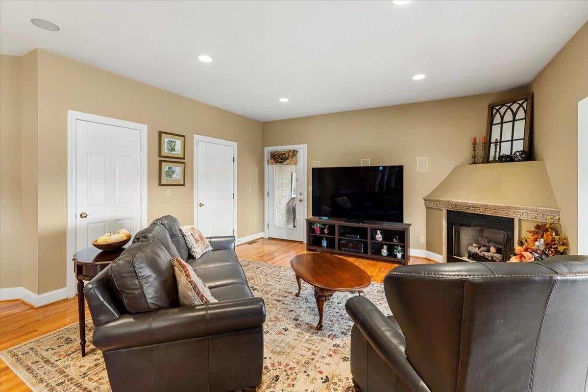 Blacksburg, Virginia, 24060, United States, 4 Bedrooms Bedrooms, ,4 BathroomsBathrooms,Residential,Active,1972134