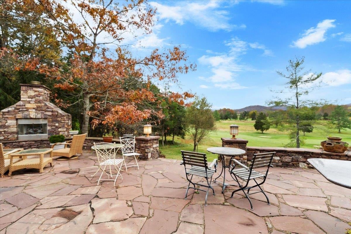 Blacksburg, Virginia, 24060, United States, 4 Bedrooms Bedrooms, ,4 BathroomsBathrooms,Residential,Active,1972134