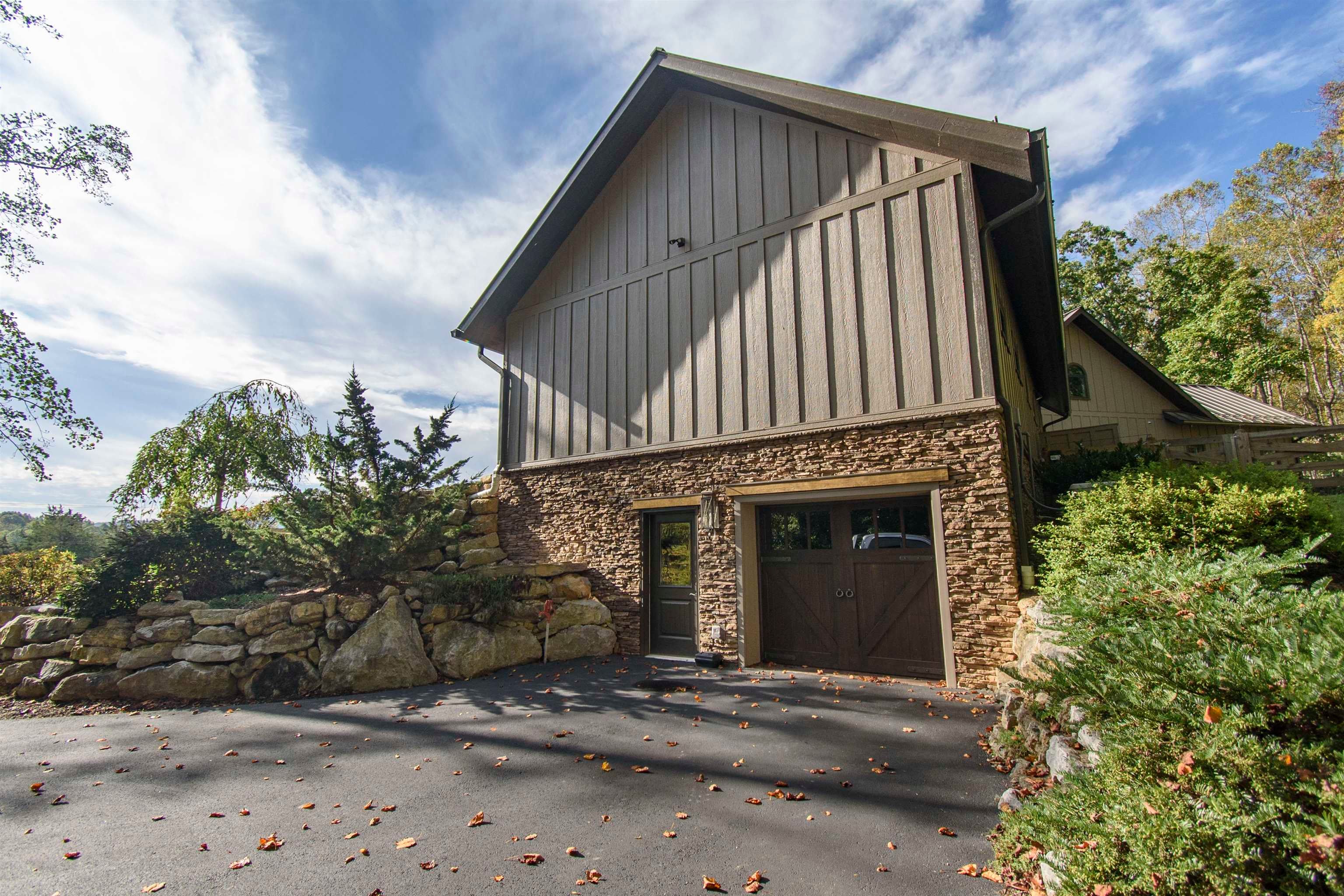 Catawba, Virginia, 24070, United States, 3 Bedrooms Bedrooms, ,3 BathroomsBathrooms,Residential,Active,1954410