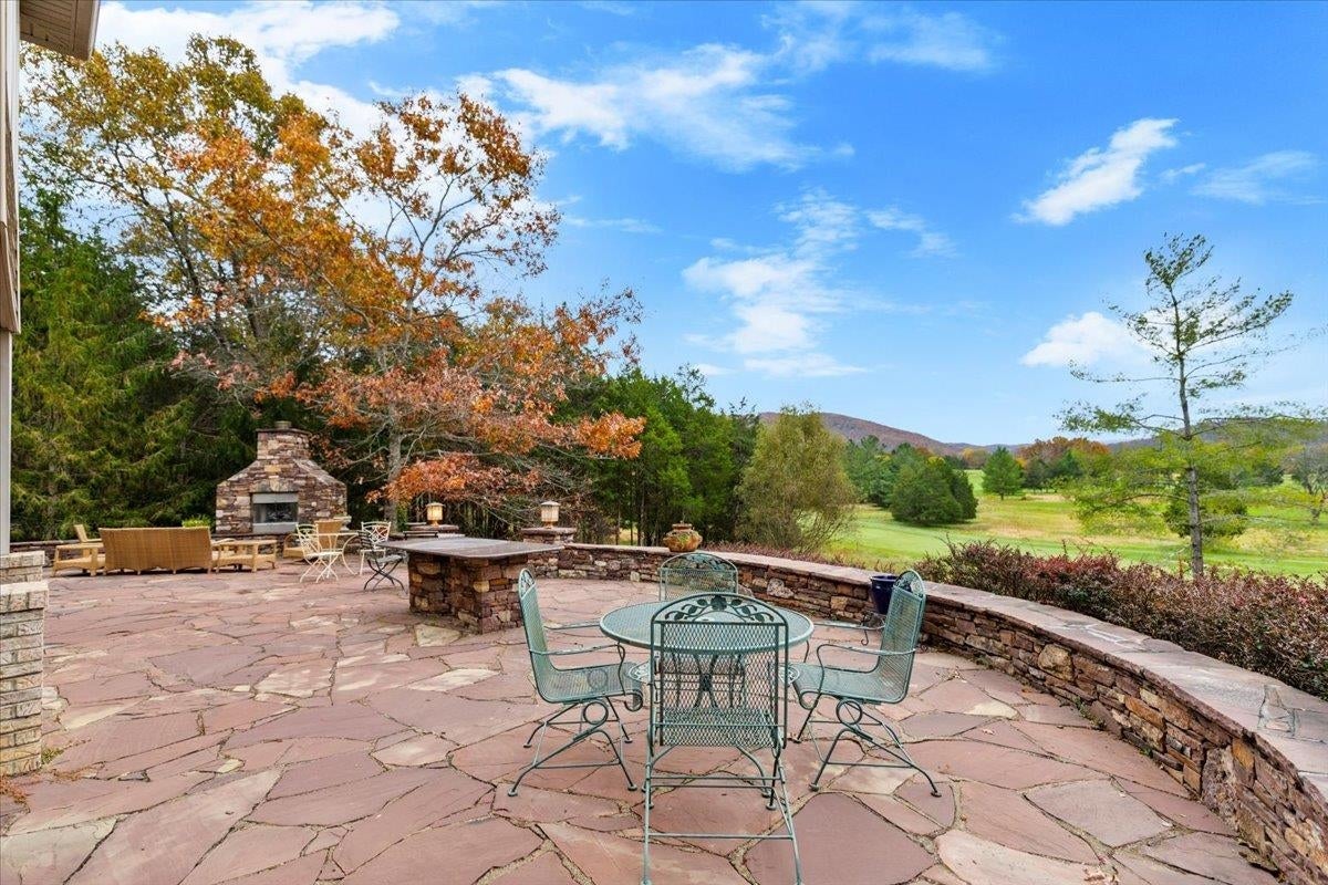 Blacksburg, Virginia, 24060, United States, 4 Bedrooms Bedrooms, ,4 BathroomsBathrooms,Residential,Active,1972134