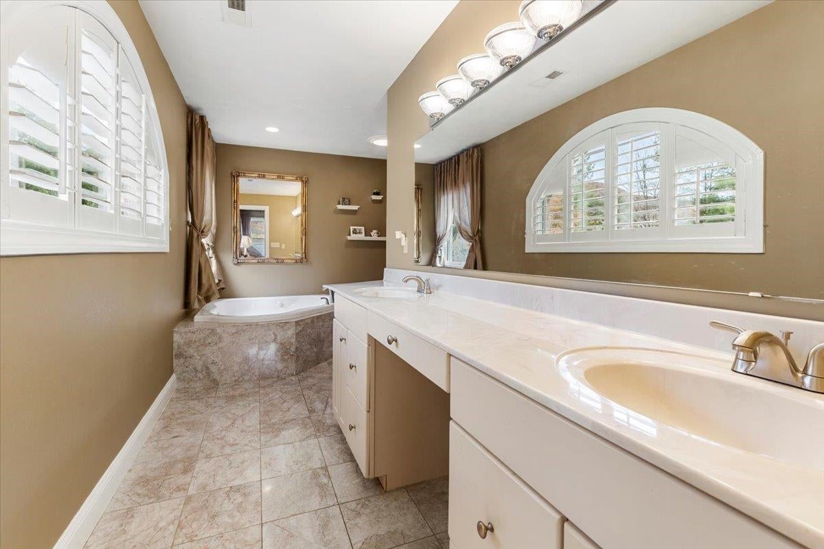 Blacksburg, Virginia, 24060, United States, 4 Bedrooms Bedrooms, ,4 BathroomsBathrooms,Residential,Active,1972134