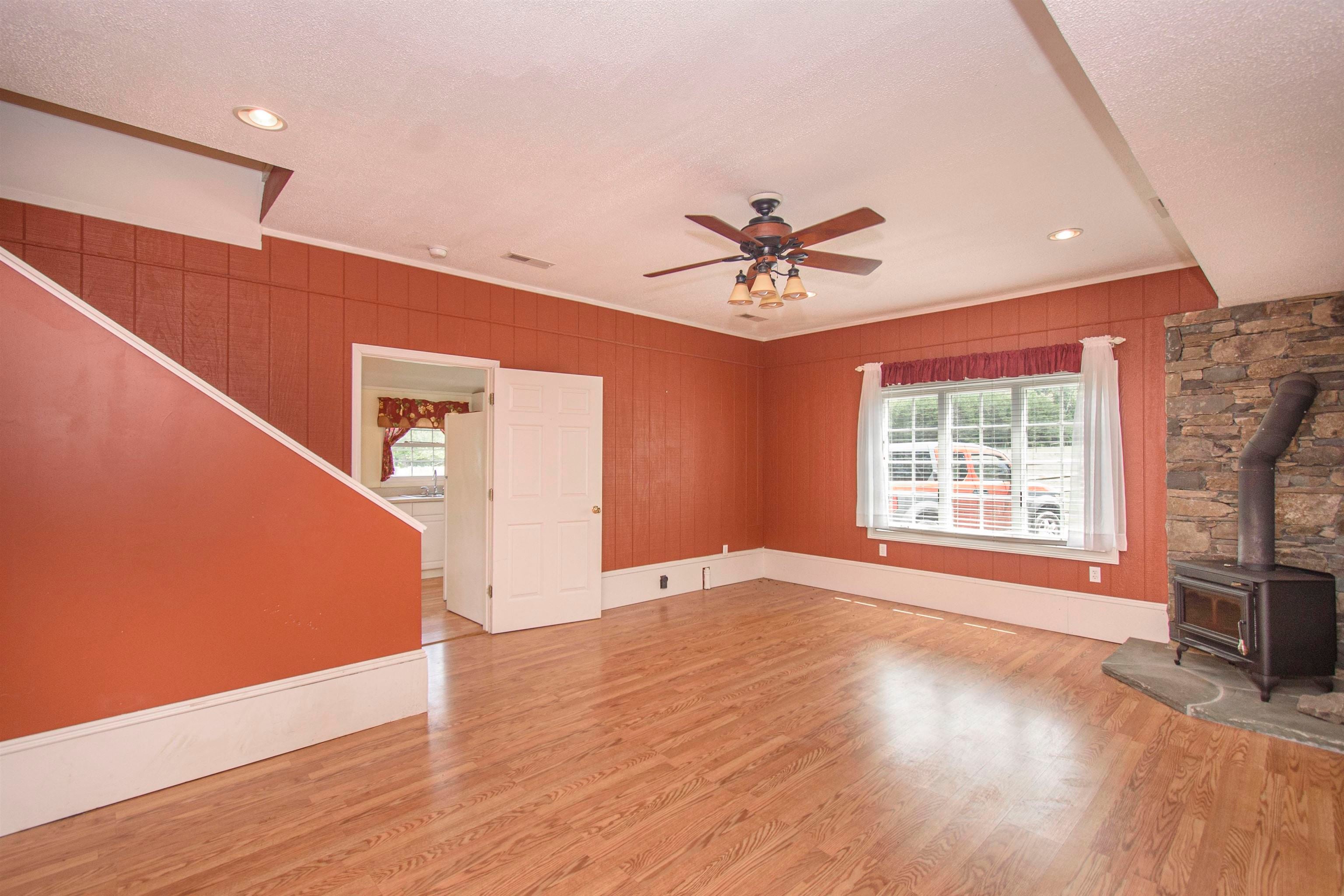 Catawba, Virginia, 24070, United States, 7 Bedrooms Bedrooms, ,6 BathroomsBathrooms,Residential,Active,1945210