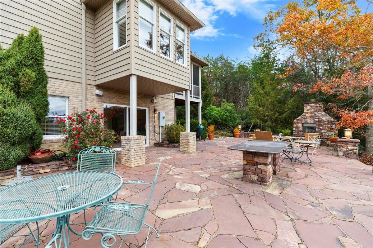 Blacksburg, Virginia, 24060, United States, 4 Bedrooms Bedrooms, ,4 BathroomsBathrooms,Residential,Active,1972134