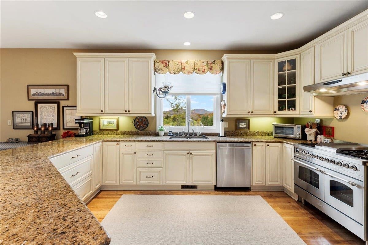 Blacksburg, Virginia, 24060, United States, 4 Bedrooms Bedrooms, ,4 BathroomsBathrooms,Residential,Active,1972134