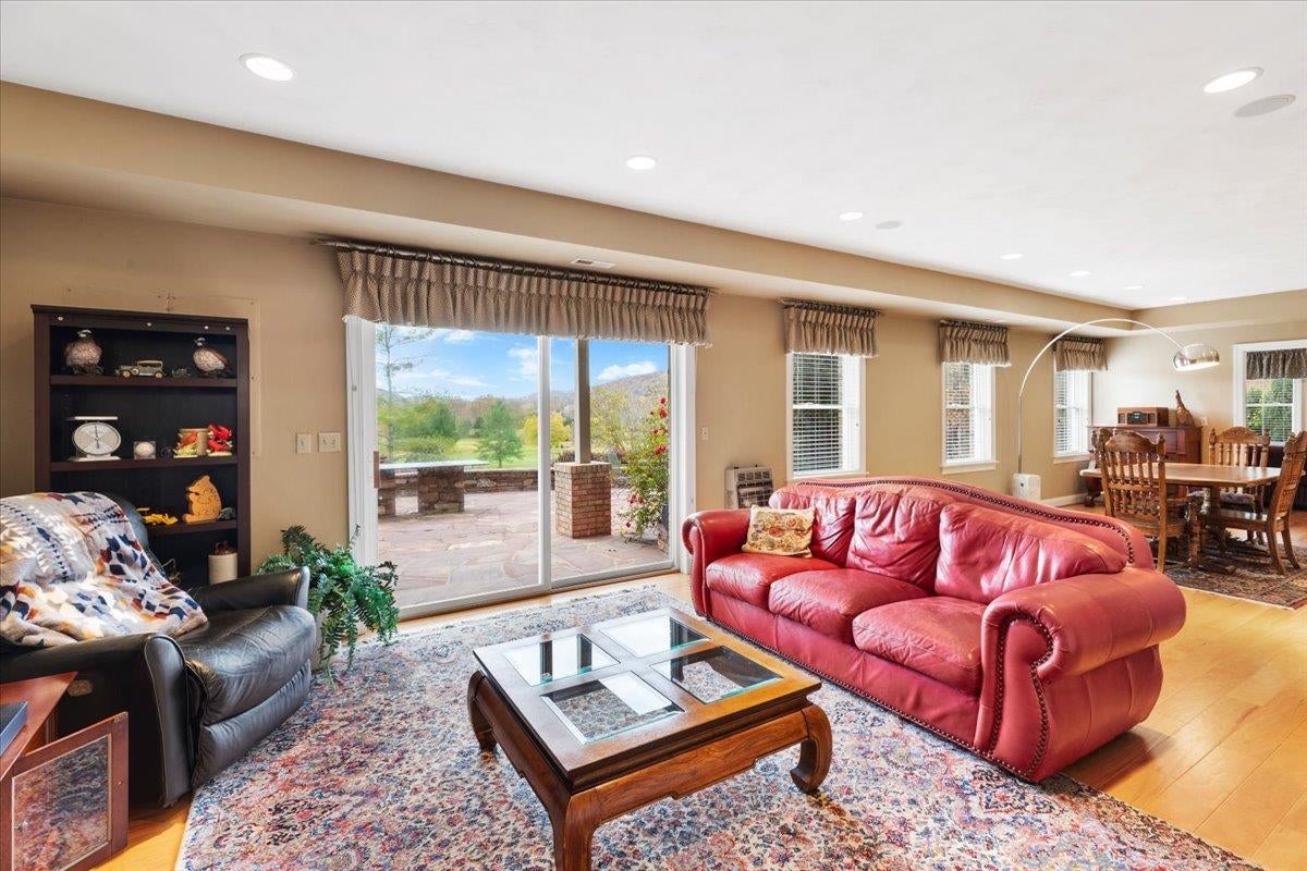 Blacksburg, Virginia, 24060, United States, 4 Bedrooms Bedrooms, ,4 BathroomsBathrooms,Residential,Active,1972134