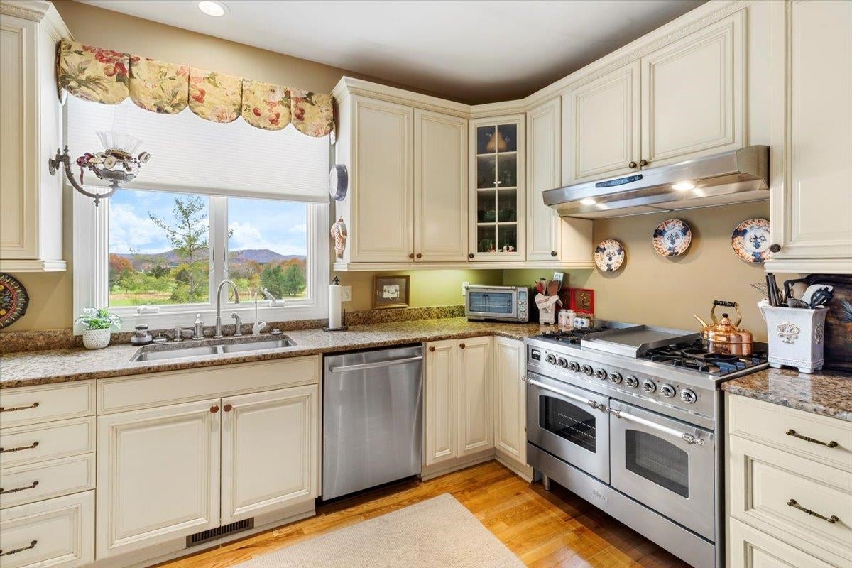 Blacksburg, Virginia, 24060, United States, 4 Bedrooms Bedrooms, ,4 BathroomsBathrooms,Residential,Active,1972134