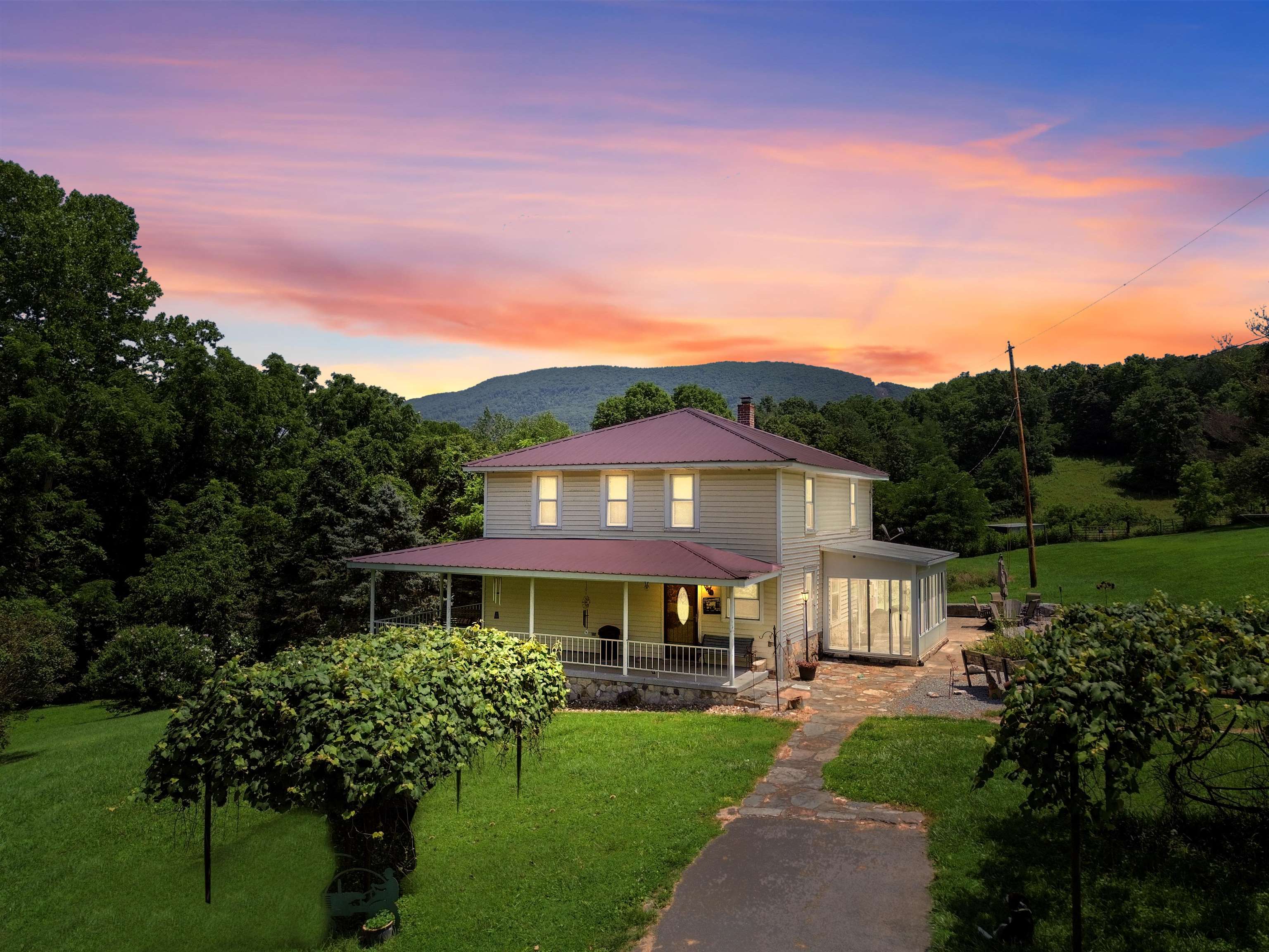 Narrows, Virginia, 24124, United States, 5 Bedrooms Bedrooms, ,2 BathroomsBathrooms,Residential,Active,1933877