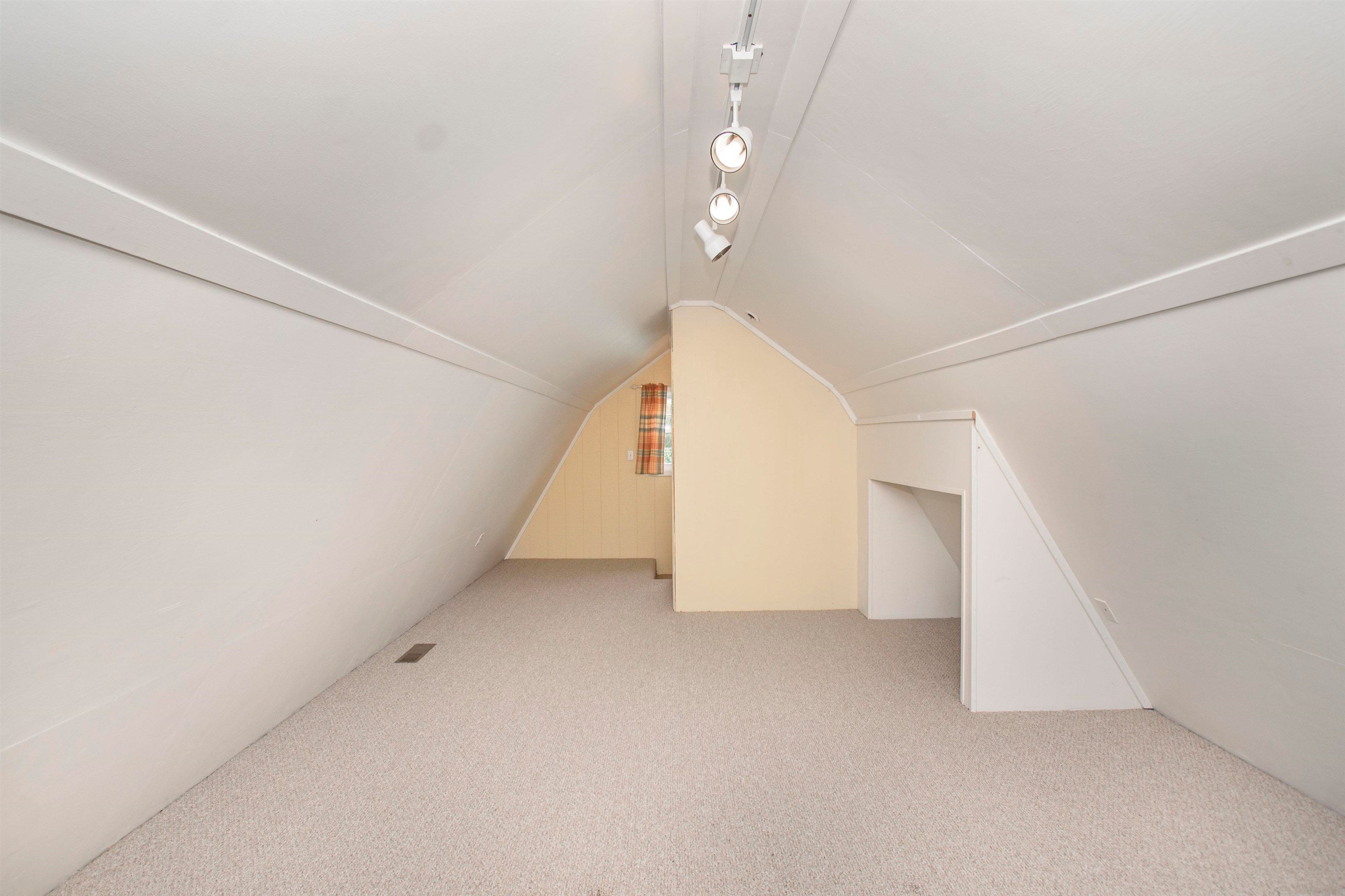 Catawba, Virginia, 24070, United States, 7 Bedrooms Bedrooms, ,6 BathroomsBathrooms,Residential,Active,1945210