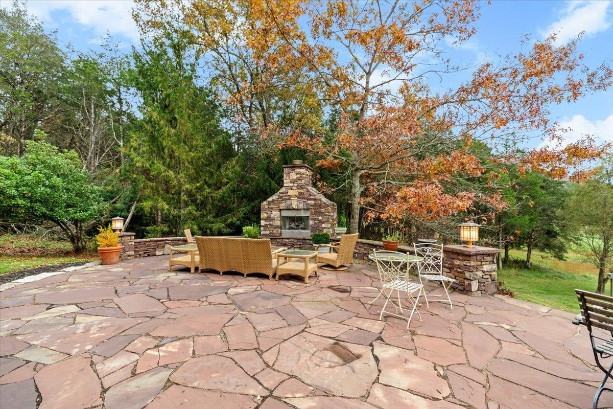 Blacksburg, Virginia, 24060, United States, 4 Bedrooms Bedrooms, ,4 BathroomsBathrooms,Residential,Active,1972134