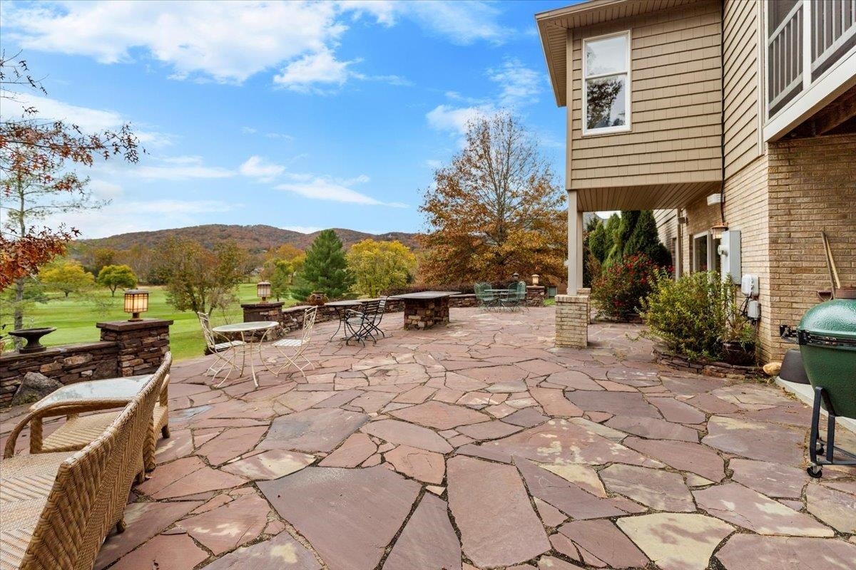 Blacksburg, Virginia, 24060, United States, 4 Bedrooms Bedrooms, ,4 BathroomsBathrooms,Residential,Active,1972134