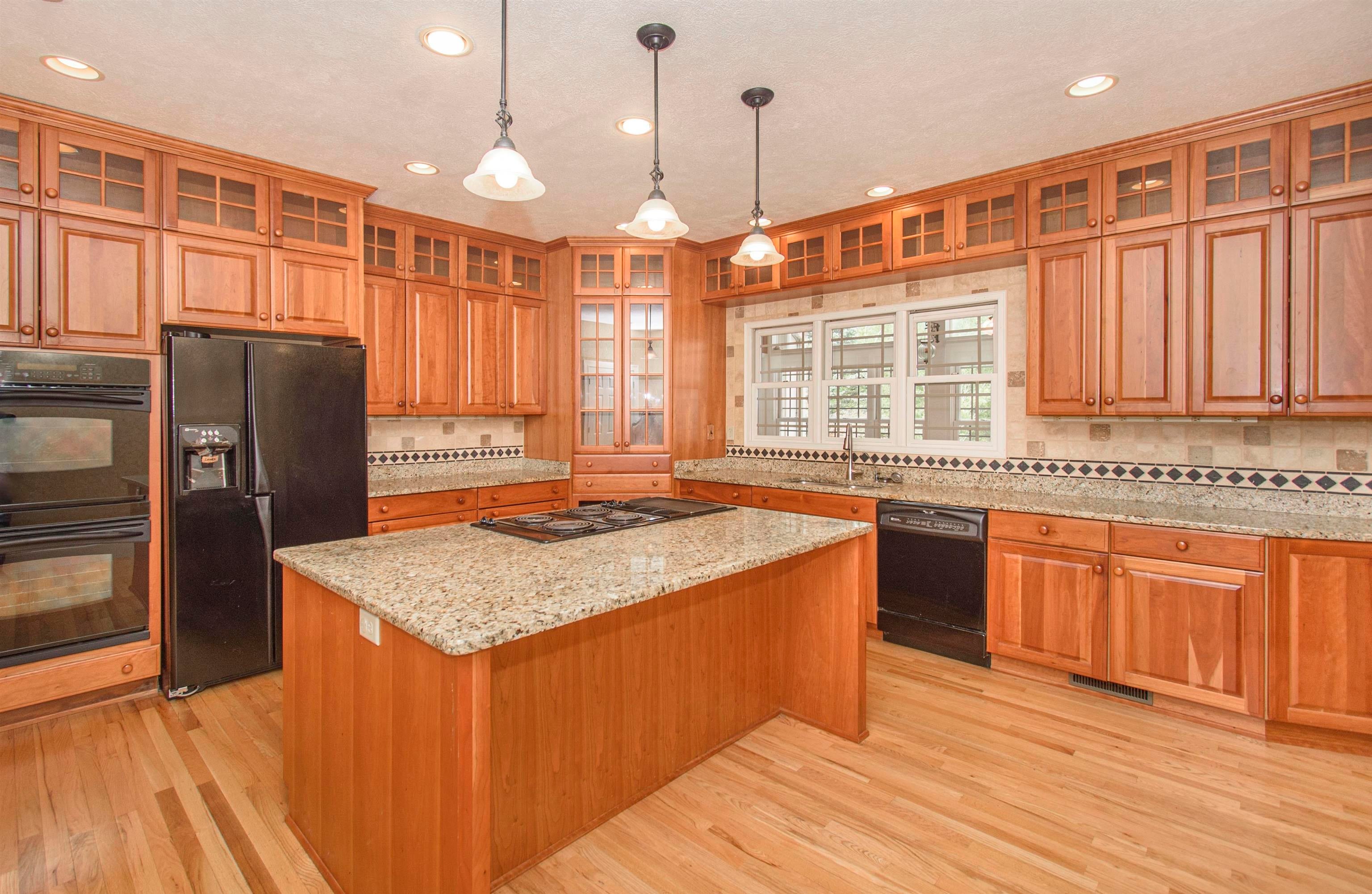 Catawba, Virginia, 24070, United States, 7 Bedrooms Bedrooms, ,6 BathroomsBathrooms,Residential,Active,1945210