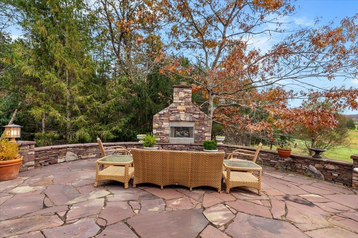 Blacksburg, Virginia, 24060, United States, 4 Bedrooms Bedrooms, ,4 BathroomsBathrooms,Residential,Active,1972134