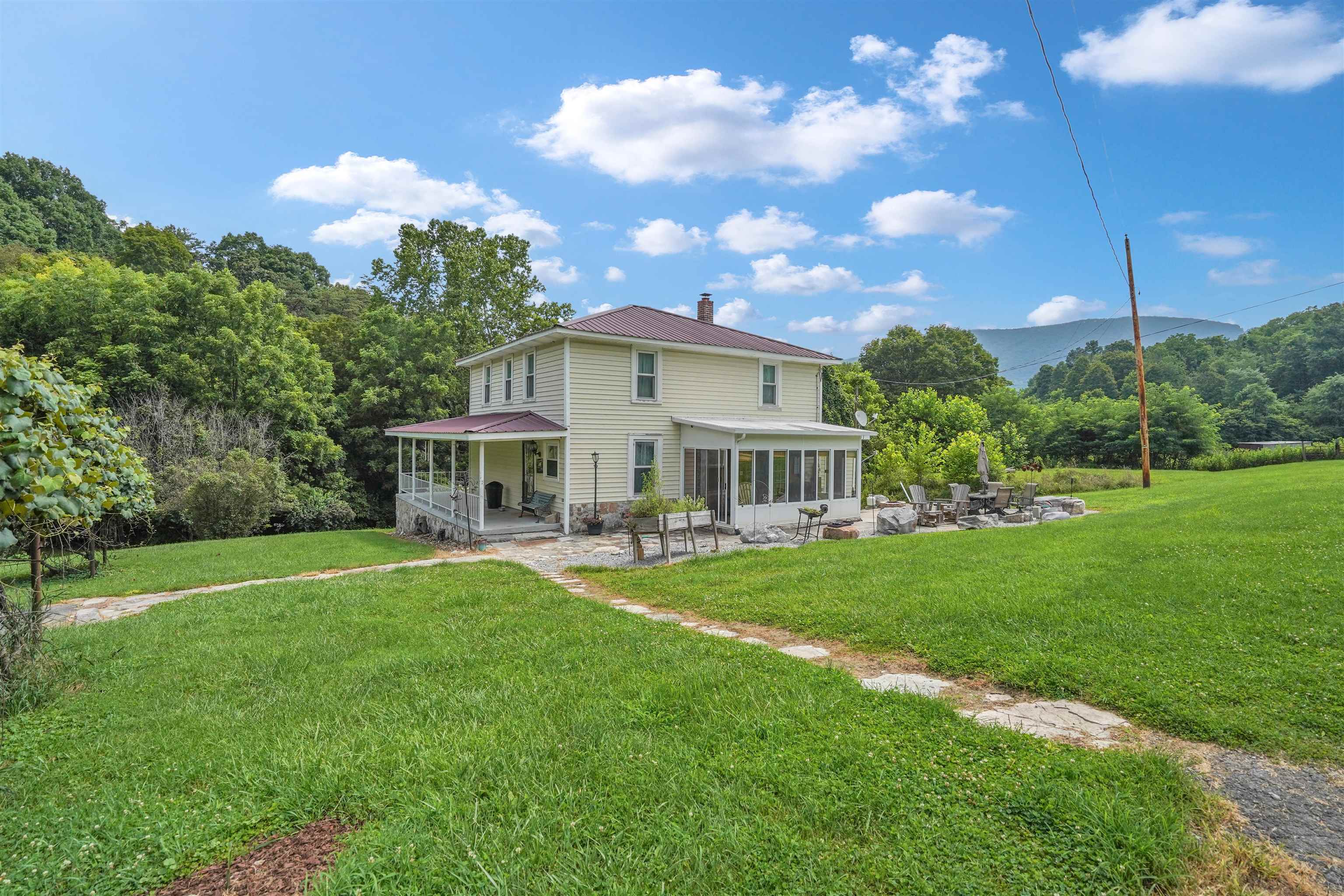 Narrows, Virginia, 24124, United States, 5 Bedrooms Bedrooms, ,2 BathroomsBathrooms,Residential,Active,1933877