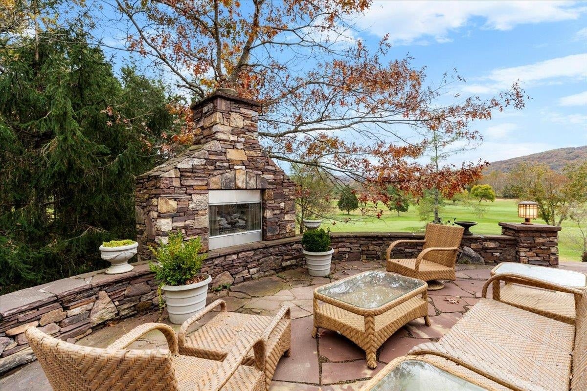 Blacksburg, Virginia, 24060, United States, 4 Bedrooms Bedrooms, ,4 BathroomsBathrooms,Residential,Active,1972134